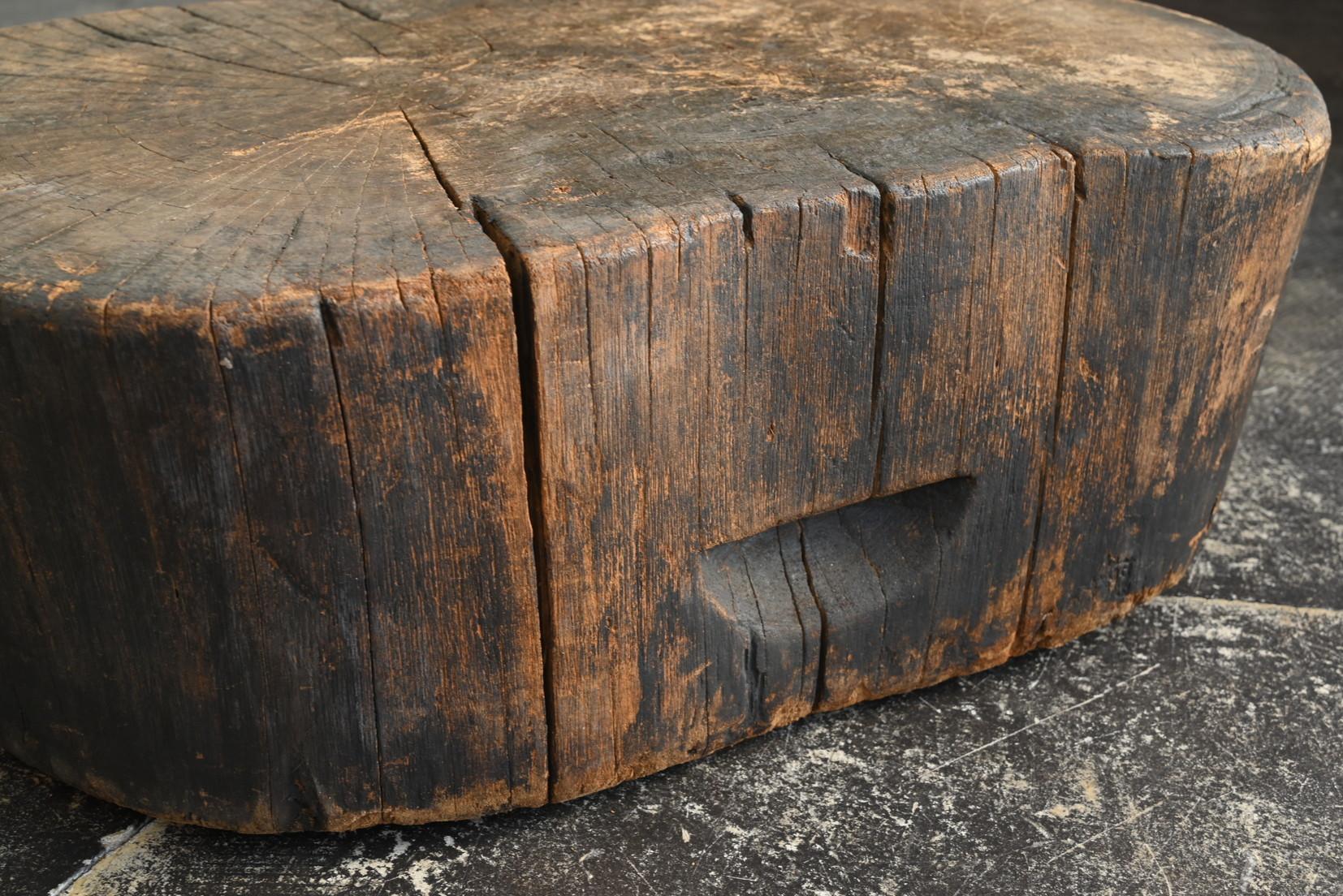 Vecchio sgabello basso giapponese in legno / epoca Showa / espositore Wabi-Sabi in vendita 8