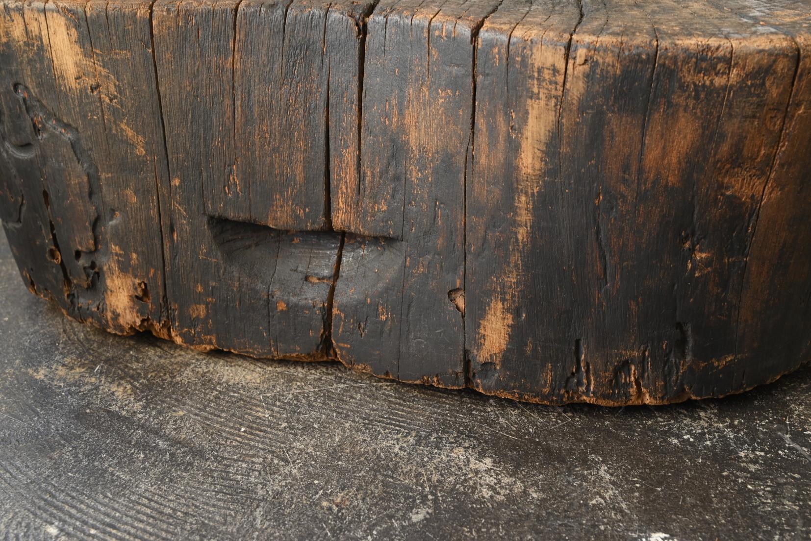 Vecchio sgabello basso giapponese in legno / epoca Showa / espositore Wabi-Sabi in vendita 9