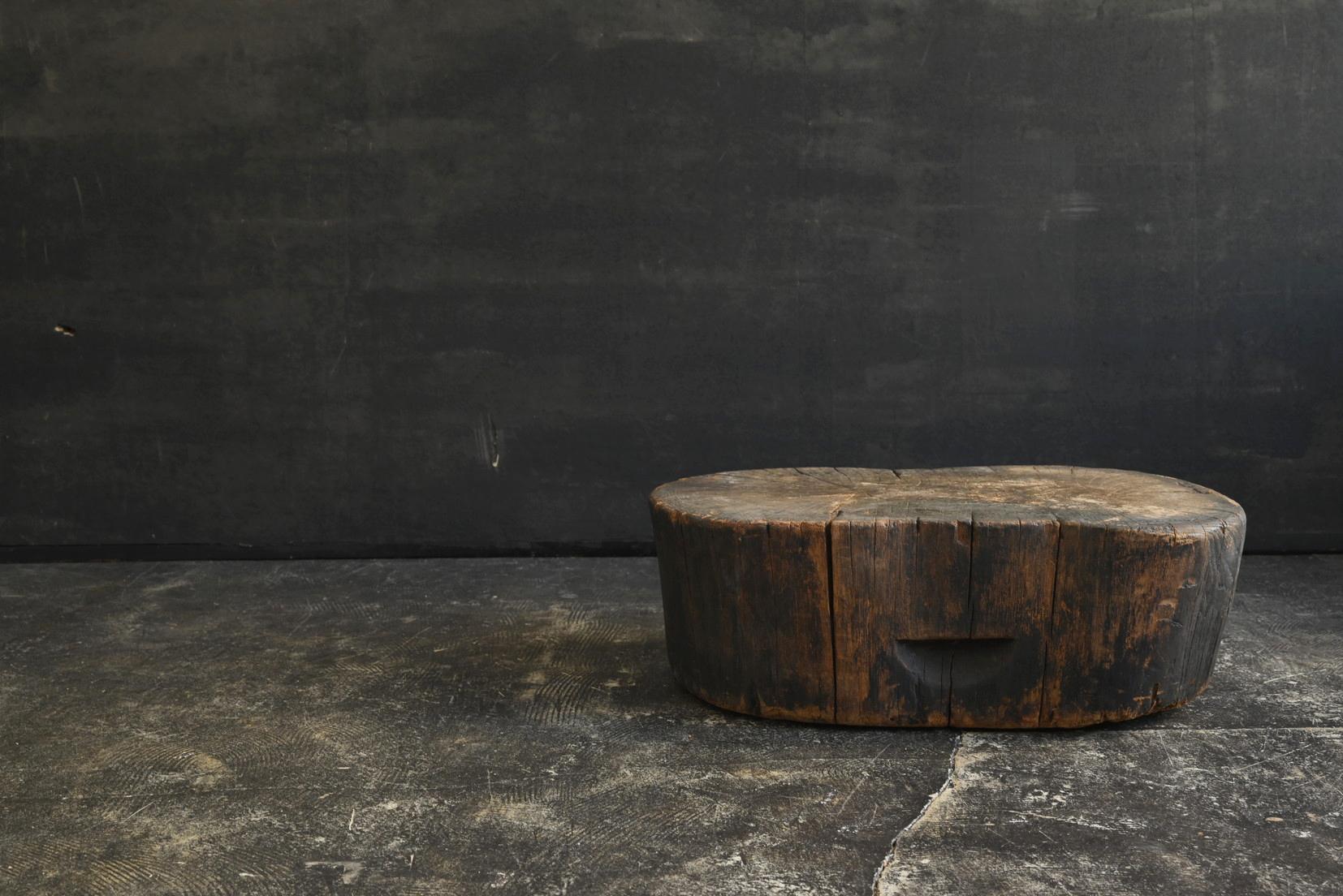 Vecchio sgabello basso giapponese in legno / epoca Showa / espositore Wabi-Sabi In condizioni buone in vendita a Sammu-shi, Chiba