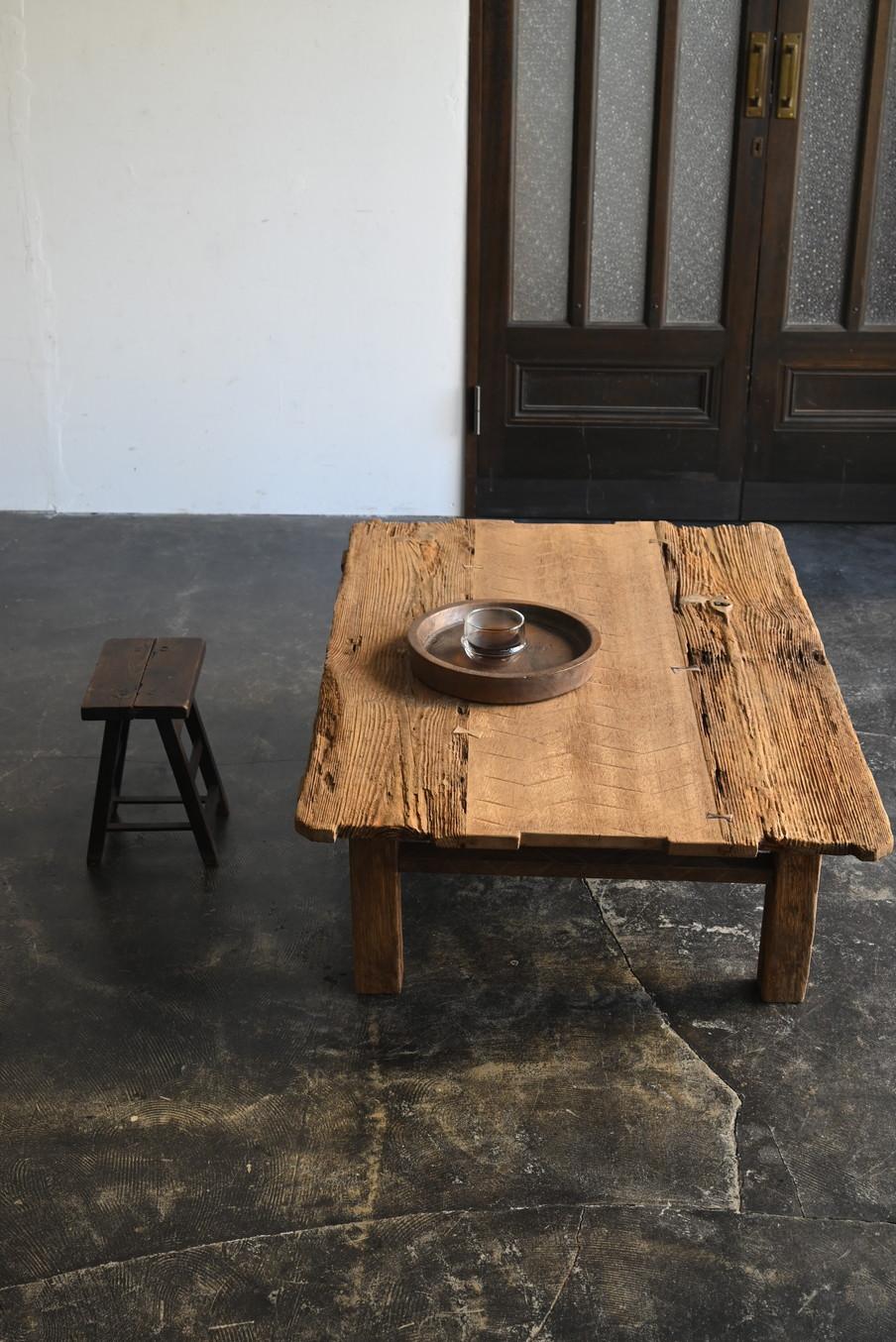 Altes japanischer niedriger Holztisch / 20. Jahrhundert / Mitteltisch / Wabi-sabi-Tisch im Angebot 11