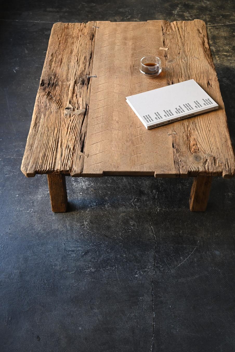 Altes japanischer niedriger Holztisch / 20. Jahrhundert / Mitteltisch / Wabi-sabi-Tisch im Angebot 13