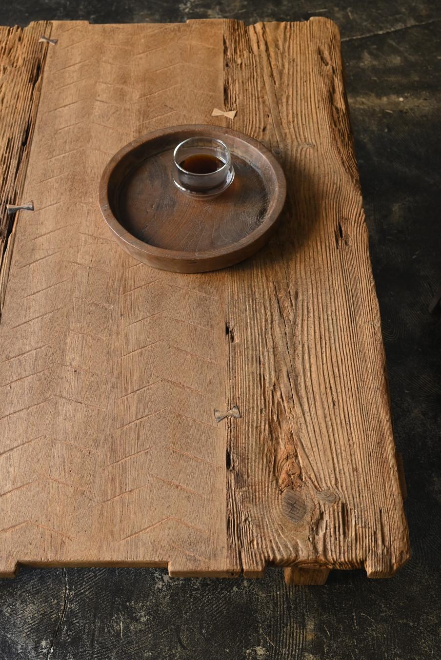 Altes japanischer niedriger Holztisch / 20. Jahrhundert / Mitteltisch / Wabi-sabi-Tisch (Taisho) im Angebot