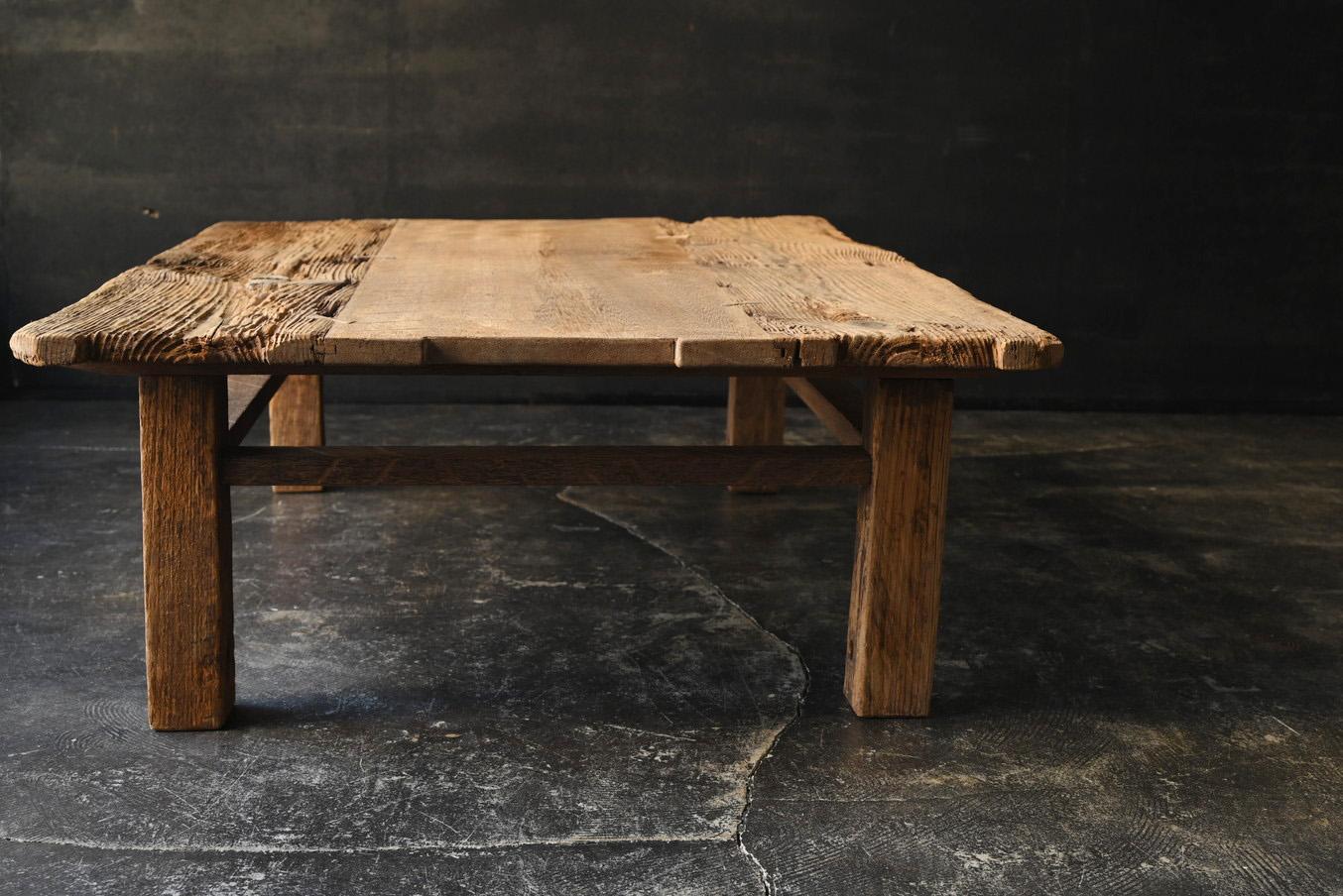 Altes japanischer niedriger Holztisch / 20. Jahrhundert / Mitteltisch / Wabi-sabi-Tisch (Japanisch) im Angebot