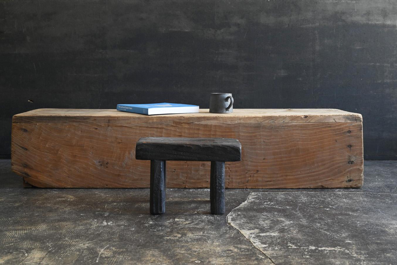 Old Japanese wooden low table/wooden bench/Showa era/feed trough In Good Condition For Sale In Sammu-shi, Chiba