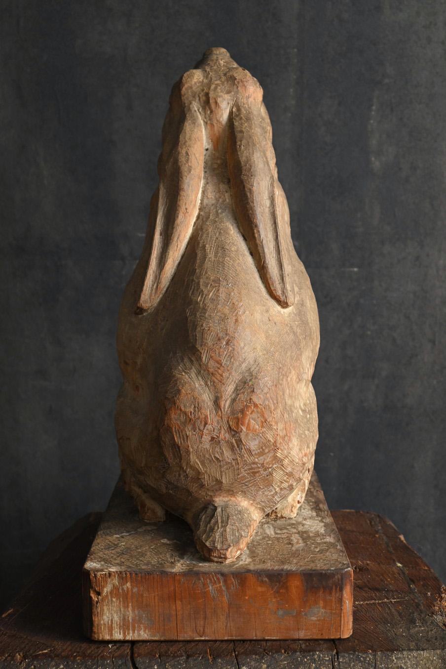 Alte japanische Holzkaninchenfigur/20. Jahrhundert/geschnitztes Tier (Japanisch) im Angebot