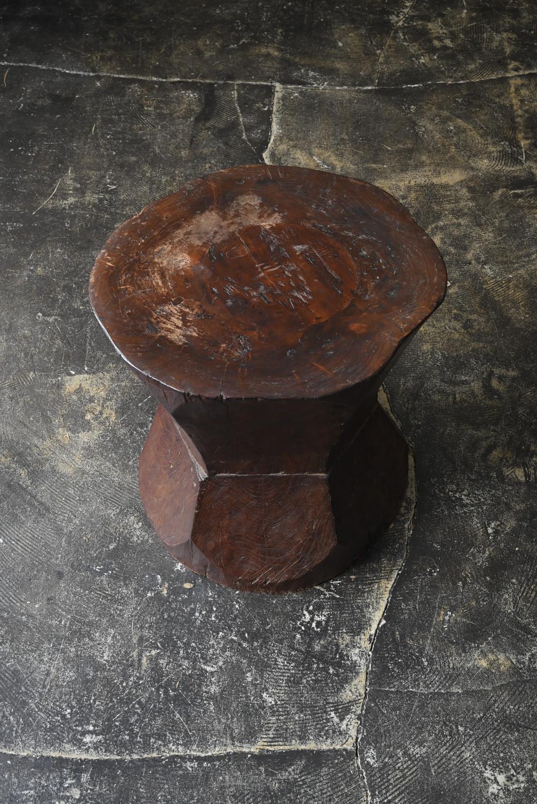 Japonais Ancien tabouret japonais en bois / 20e siècle / Chaise polygonale/MINGEI en vente