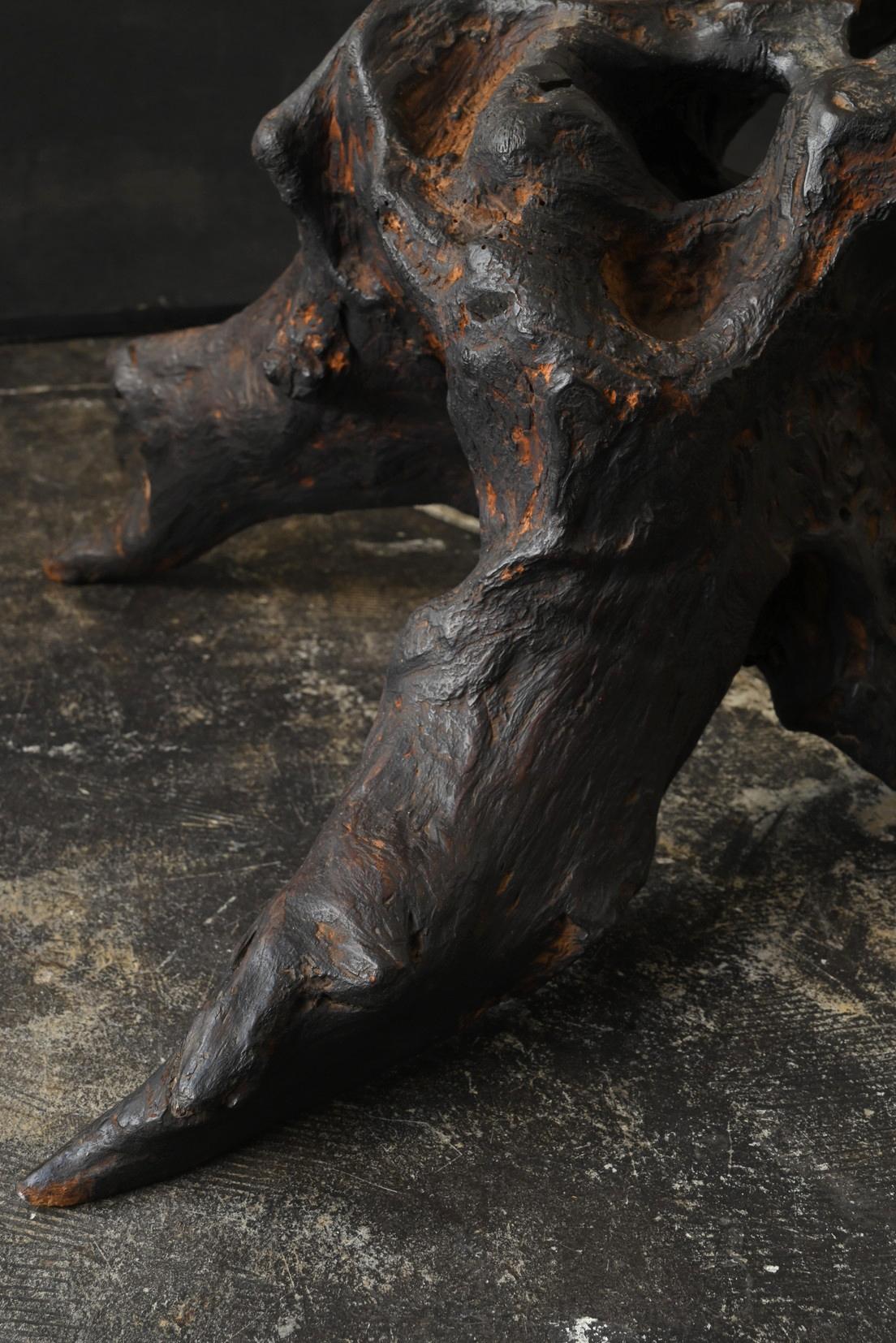 Alter japanischer Holzhocker / Wabi-Sabi-Ständer / 20. Jahrhundert im Angebot 8