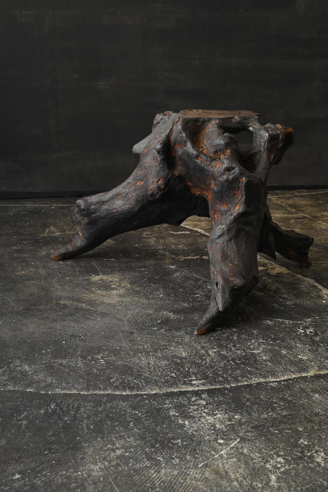 Alter japanischer Holzhocker / Wabi-Sabi-Ständer / 20. Jahrhundert im Angebot 10