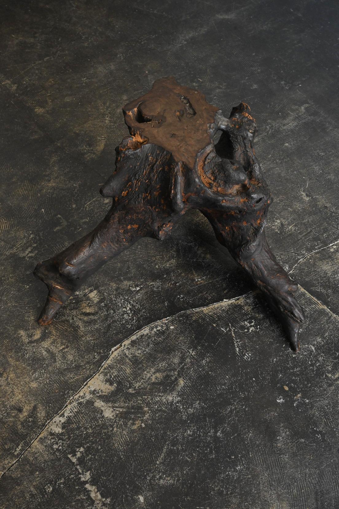 Alter japanischer Holzhocker / Wabi-Sabi-Ständer / 20. Jahrhundert (Holzarbeit) im Angebot