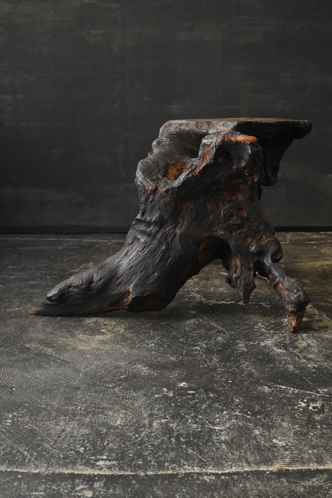 Alter japanischer Holzhocker / Wabi-Sabi-Ständer / 20. Jahrhundert (Sonstiges) im Angebot