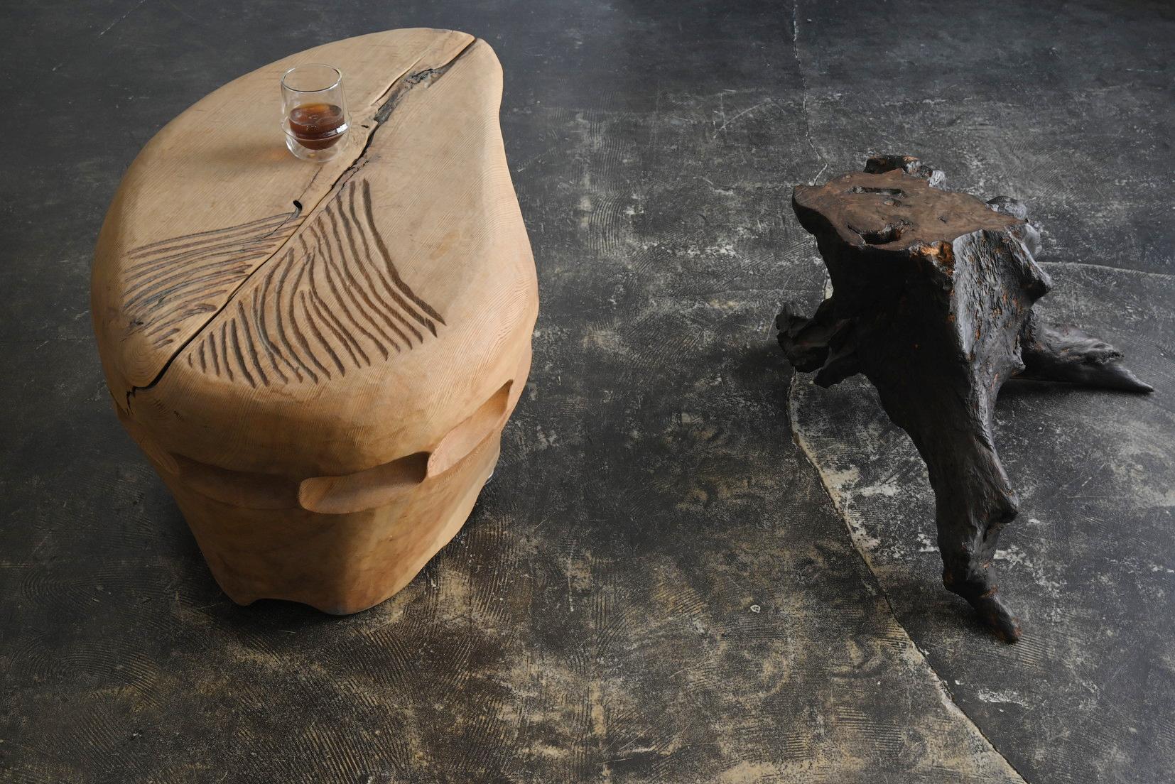 Alter japanischer Holzhocker / Wabi-Sabi-Ständer / 20. Jahrhundert im Angebot 1