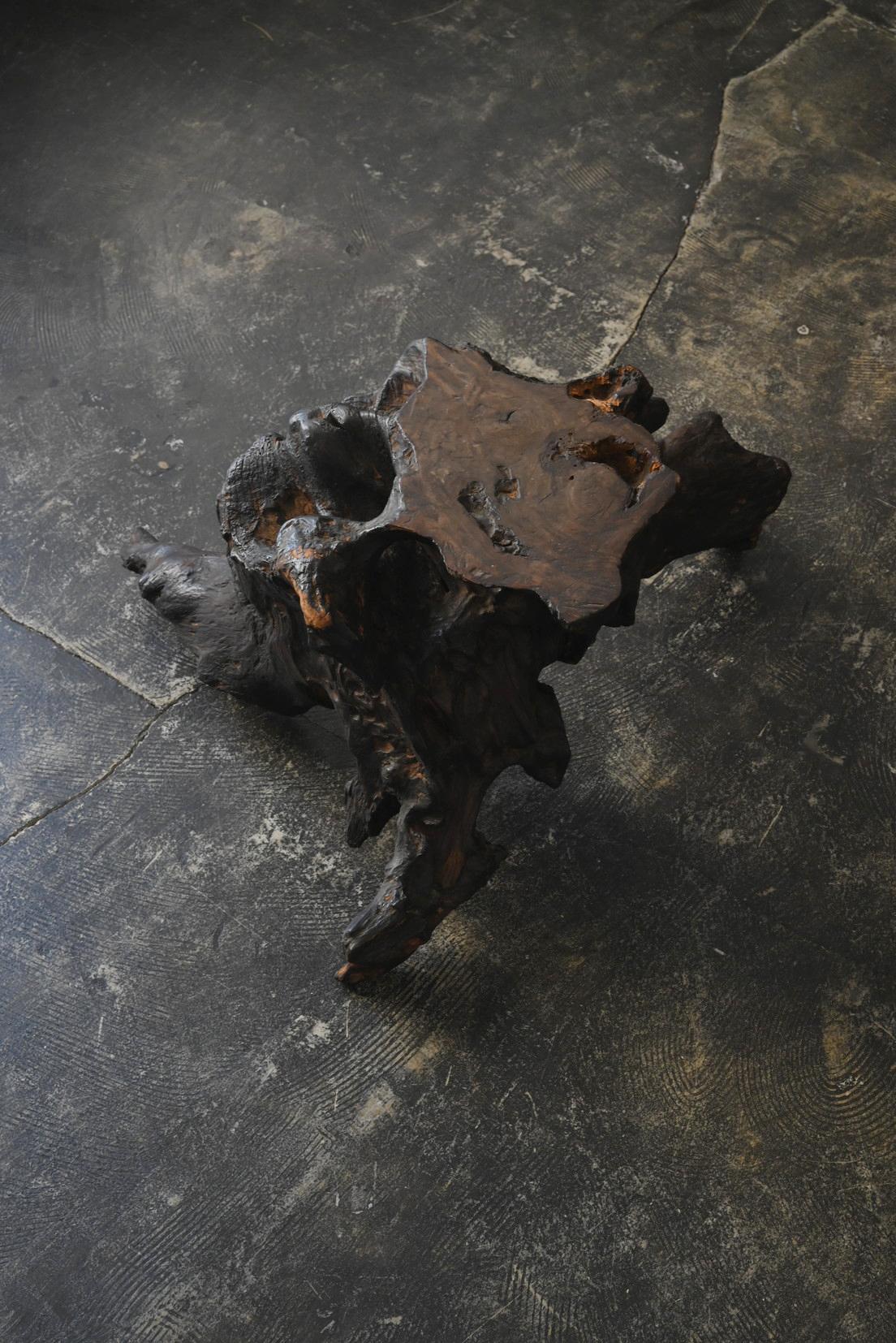 Alter japanischer Holzhocker / Wabi-Sabi-Ständer / 20. Jahrhundert im Angebot 2
