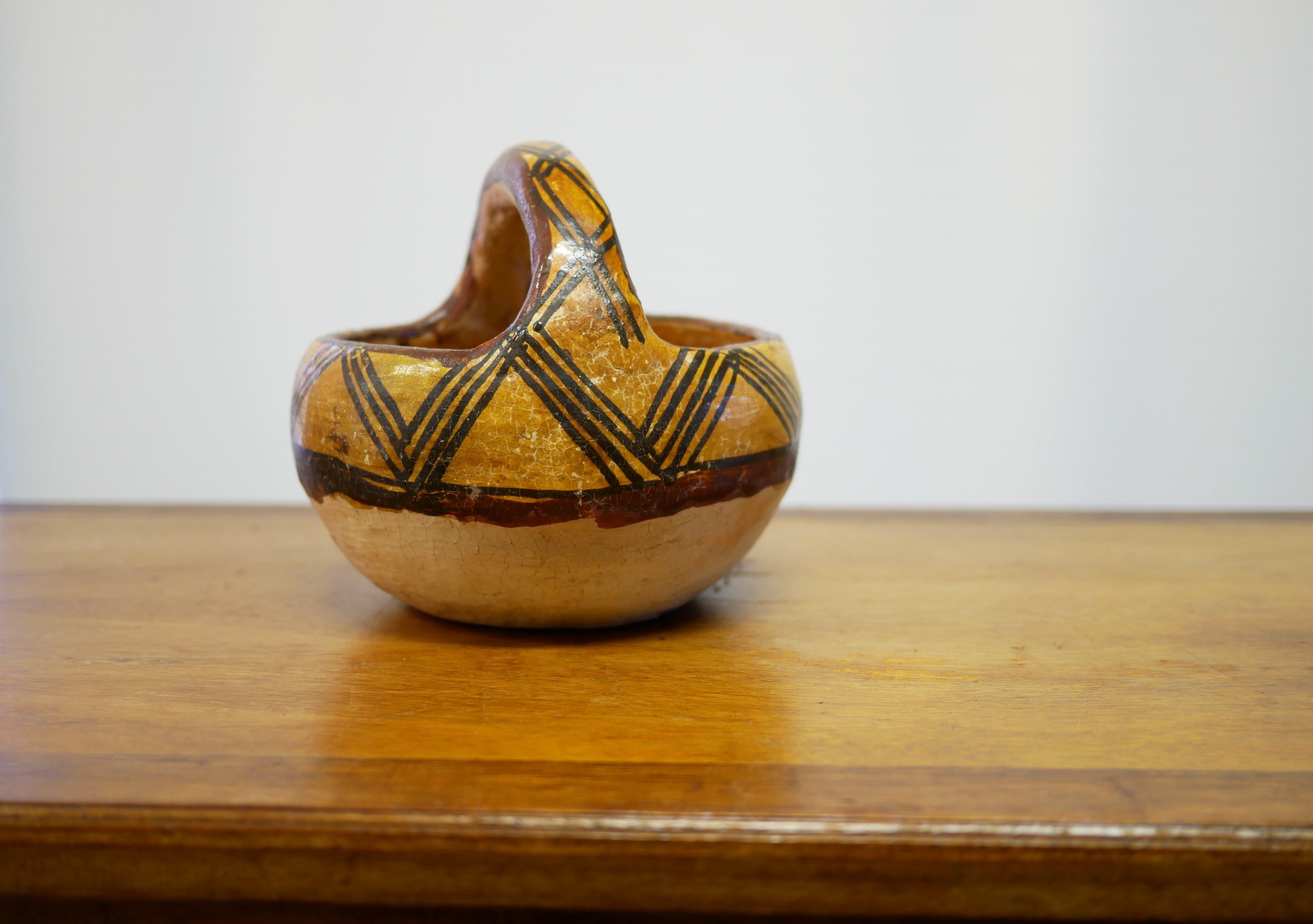 Algérien Ancienne cruche à bouillon en terre cuite kabyle en vente
