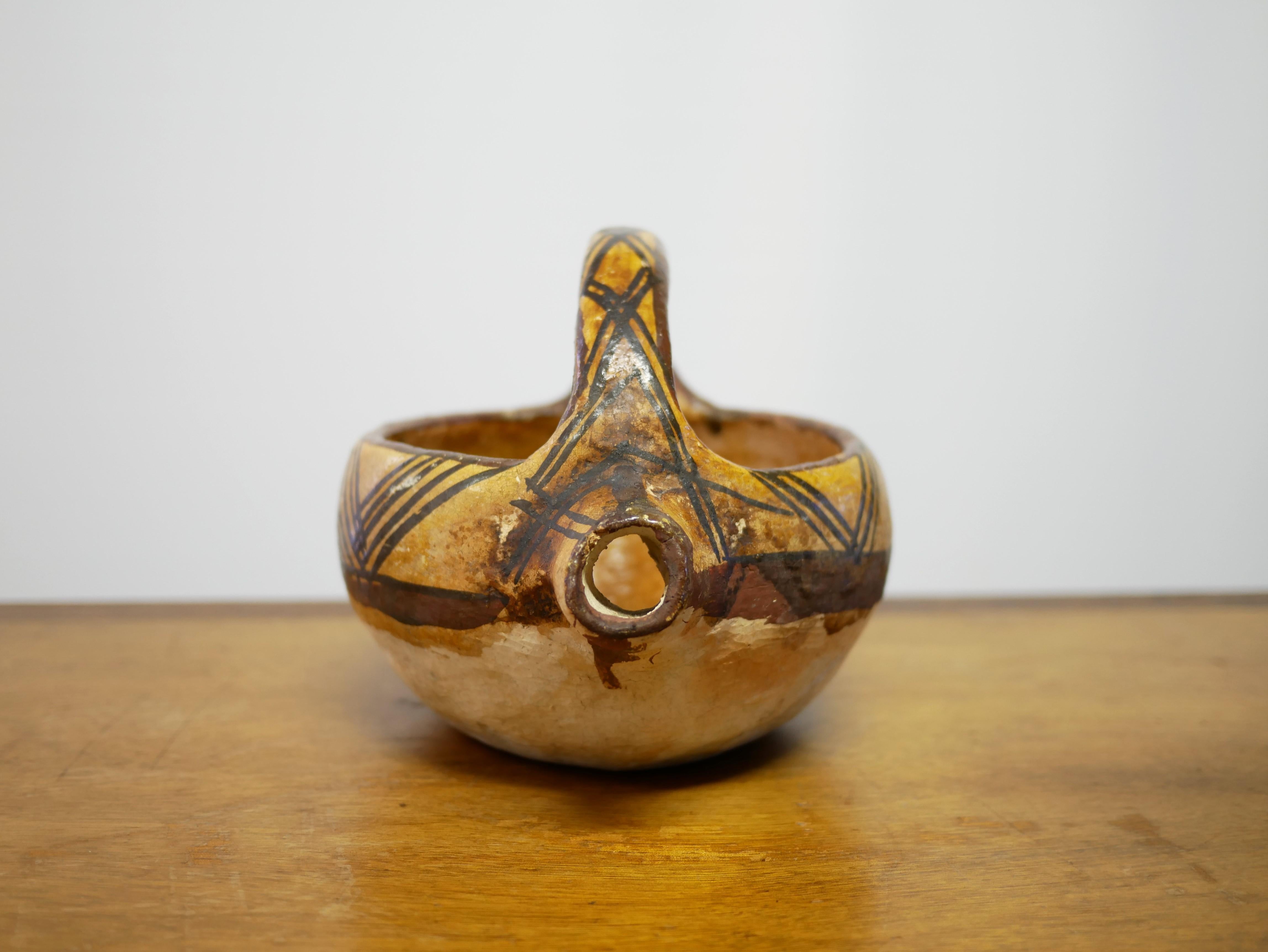 20ième siècle Ancienne cruche à bouillon en terre cuite kabyle en vente