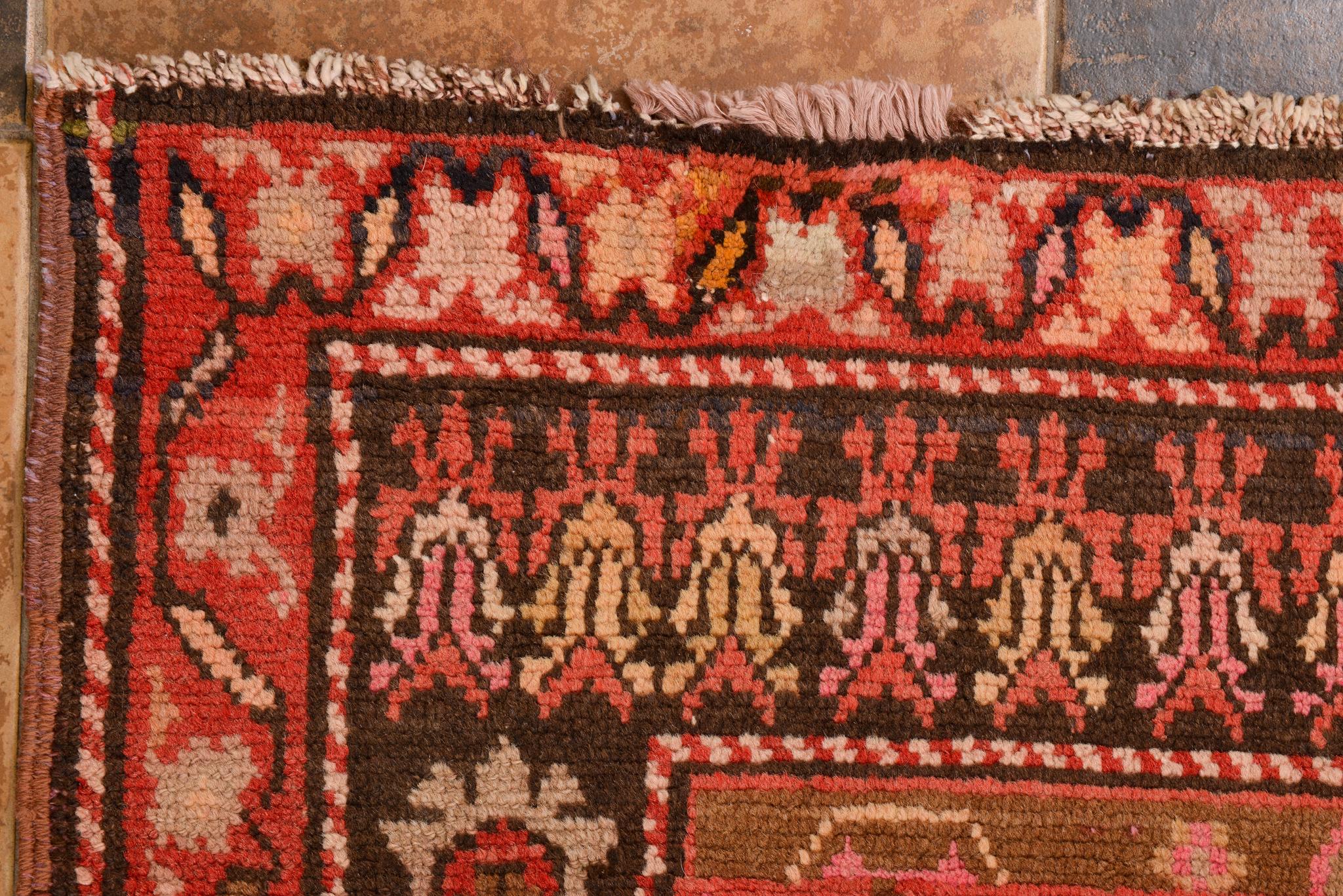 Alte Karabagh- oder Garebagh- datierter kaukasischer Teppich (Handgeknüpft) im Angebot