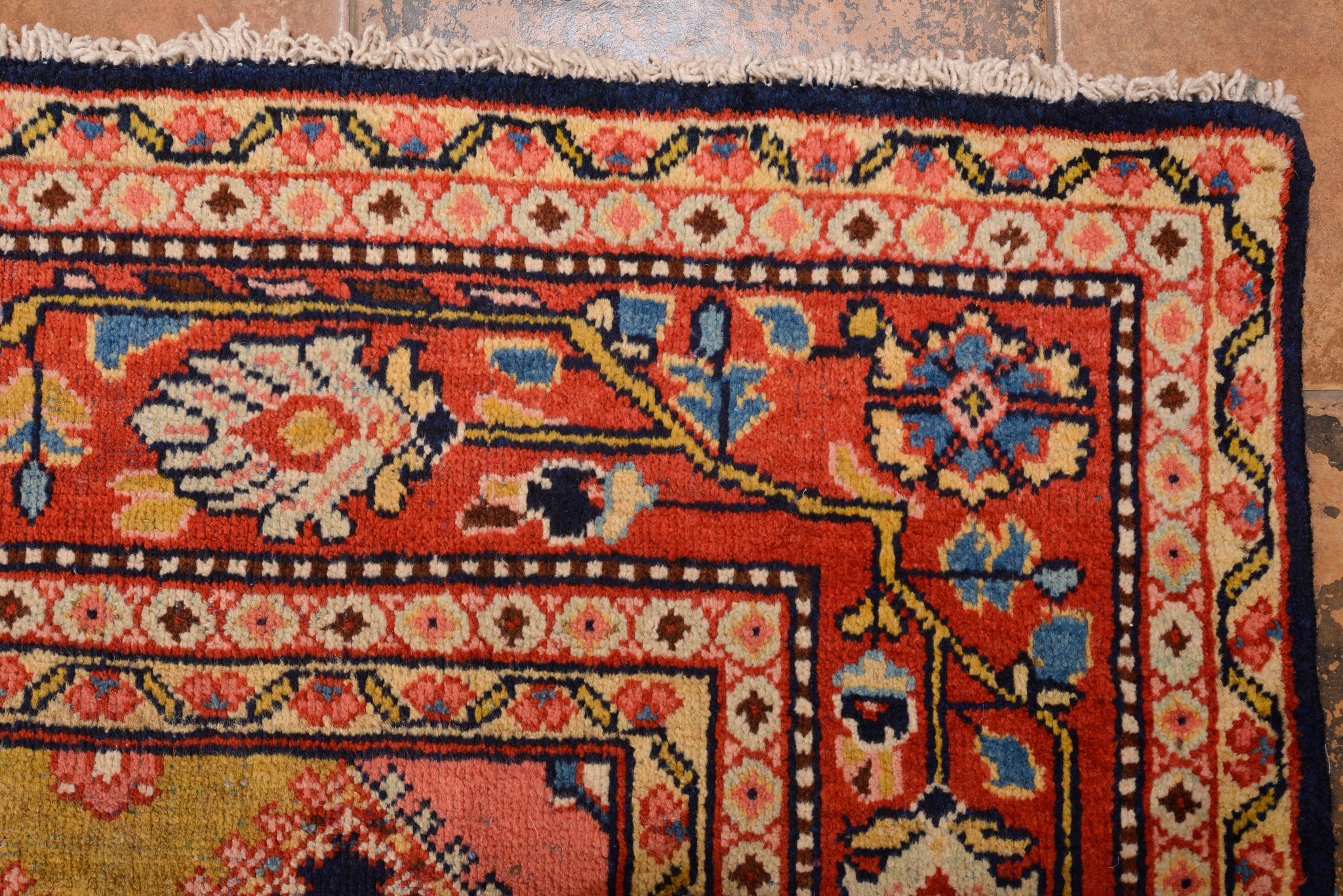 Old Karebagh or Garebagh Carpet In Excellent Condition For Sale In Alessandria, Piemonte