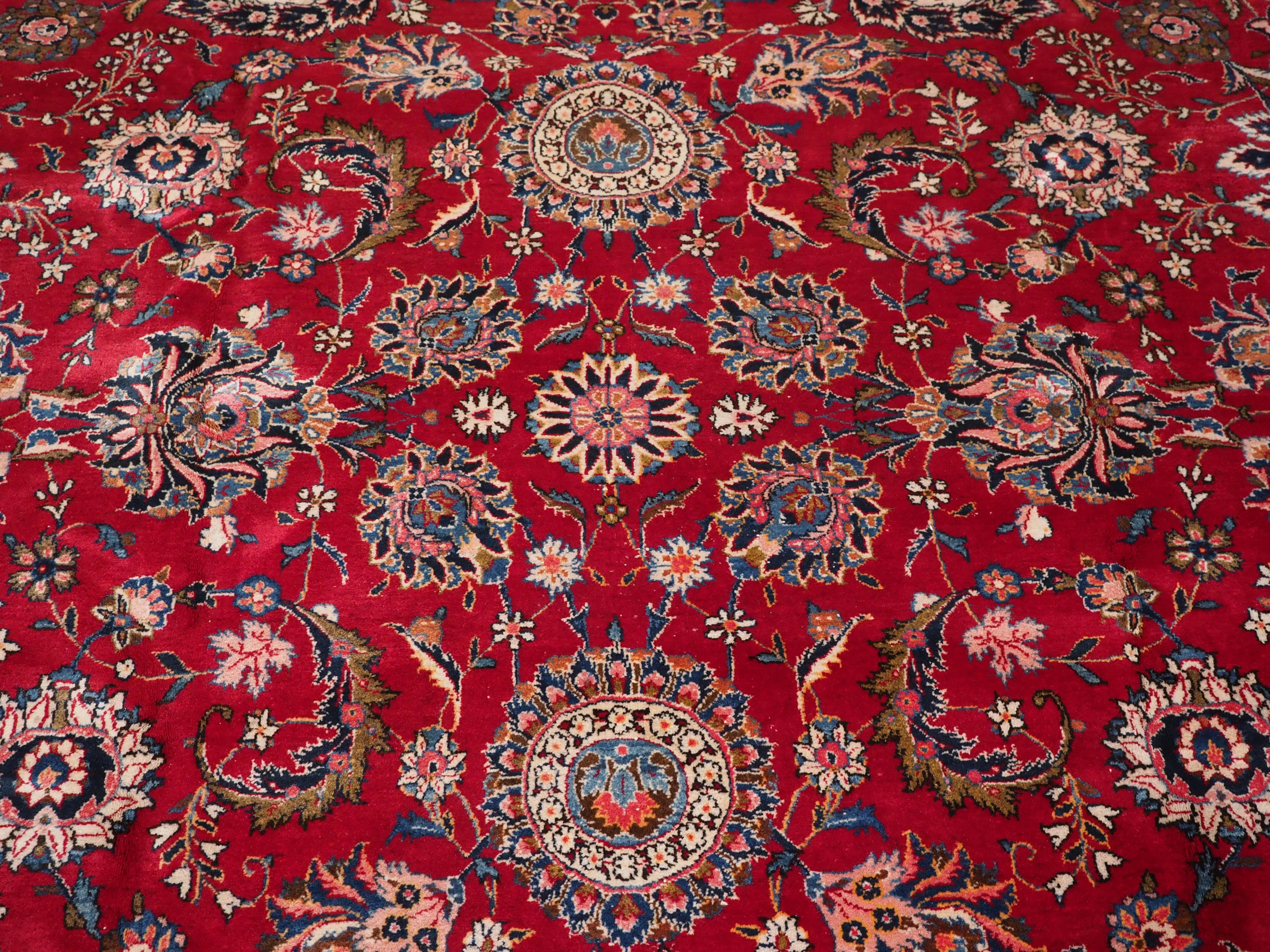 Late 20th Century Old Kashan carpet of classic all over design and good colour,  circa 1980. For Sale