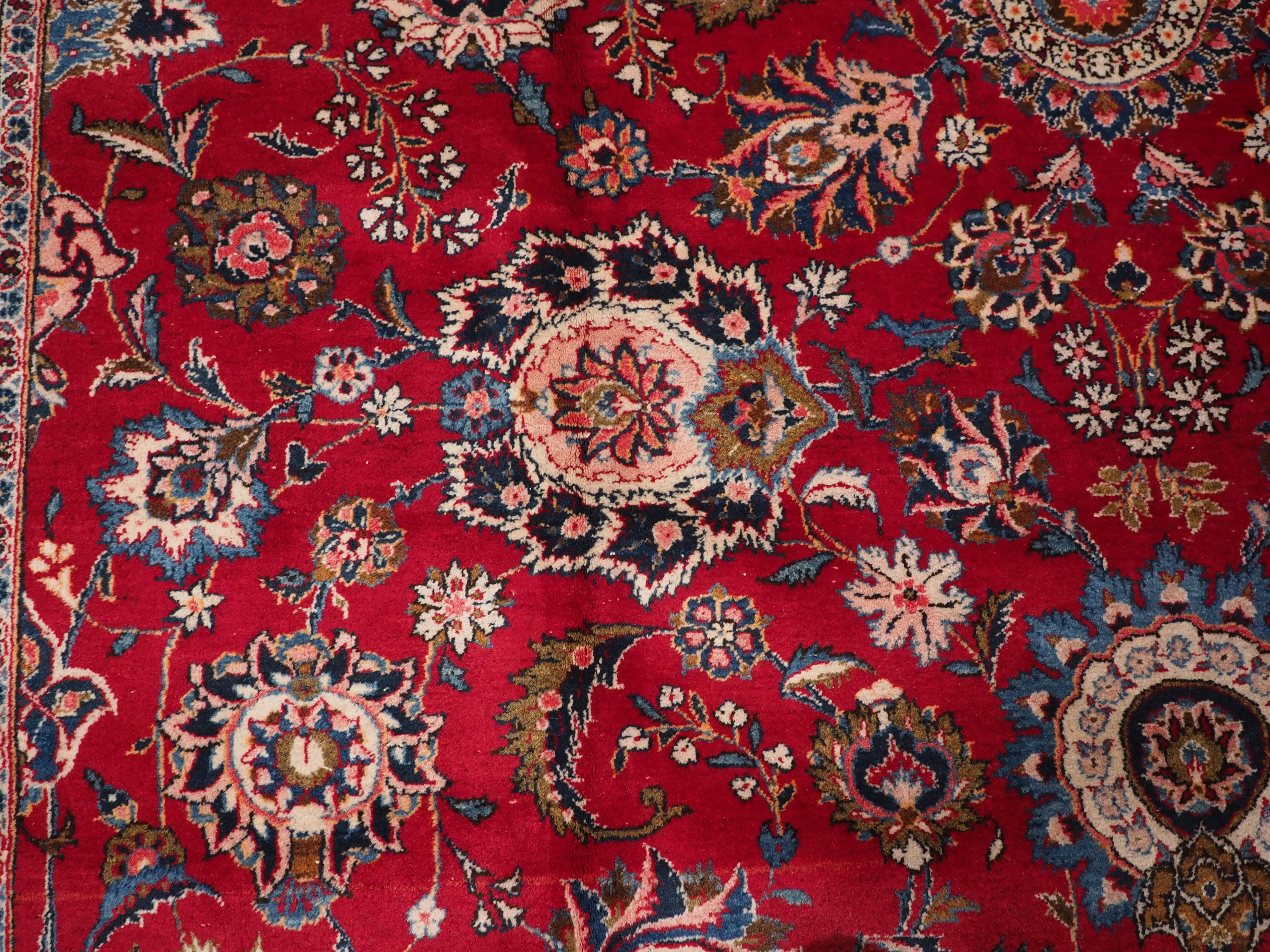 Old Kashan carpet of classic all over design and good colour,  circa 1980. For Sale 1