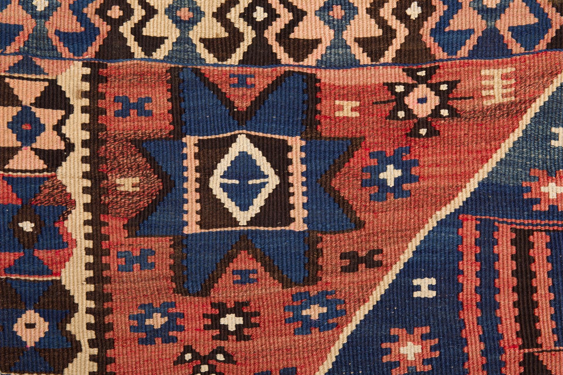 Old Kilim from Azerbaijian In Excellent Condition For Sale In Alessandria, Piemonte