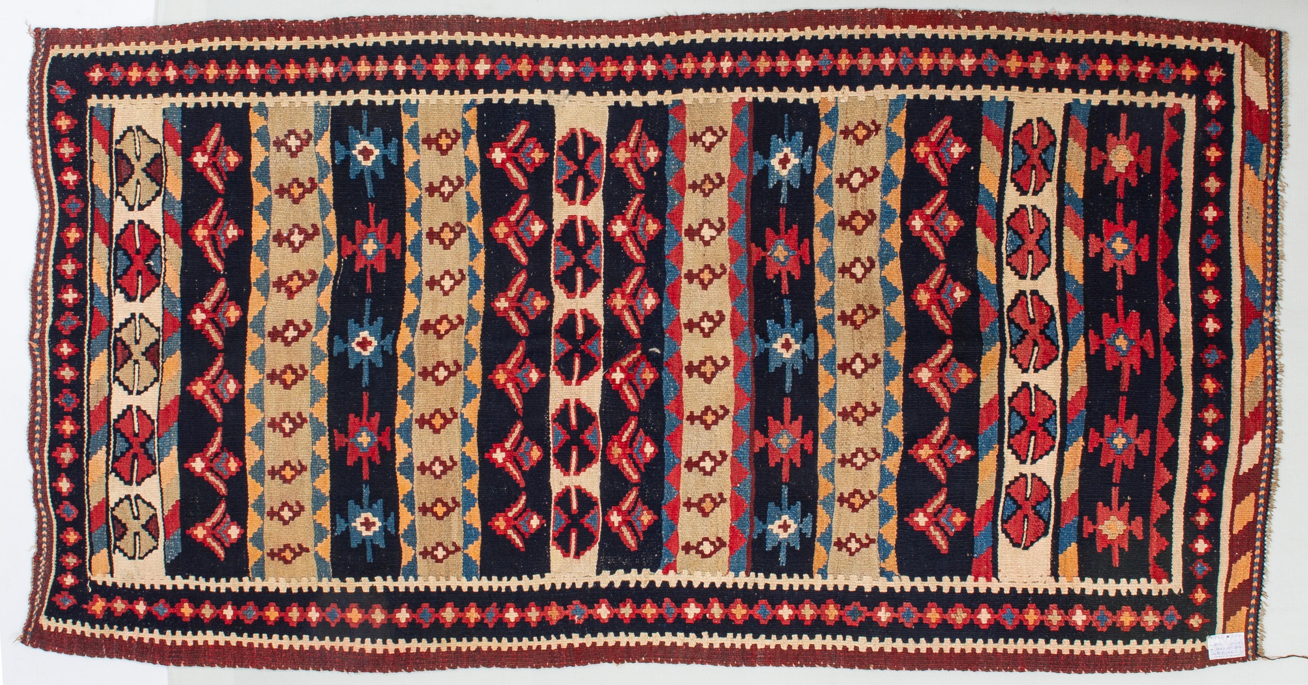 296 - beautiful colors for this Kurdestan kilim of high quality, purchased directly on the place of origin many years ago. Resistant, it can be used in a passage area, or hung: to admire.