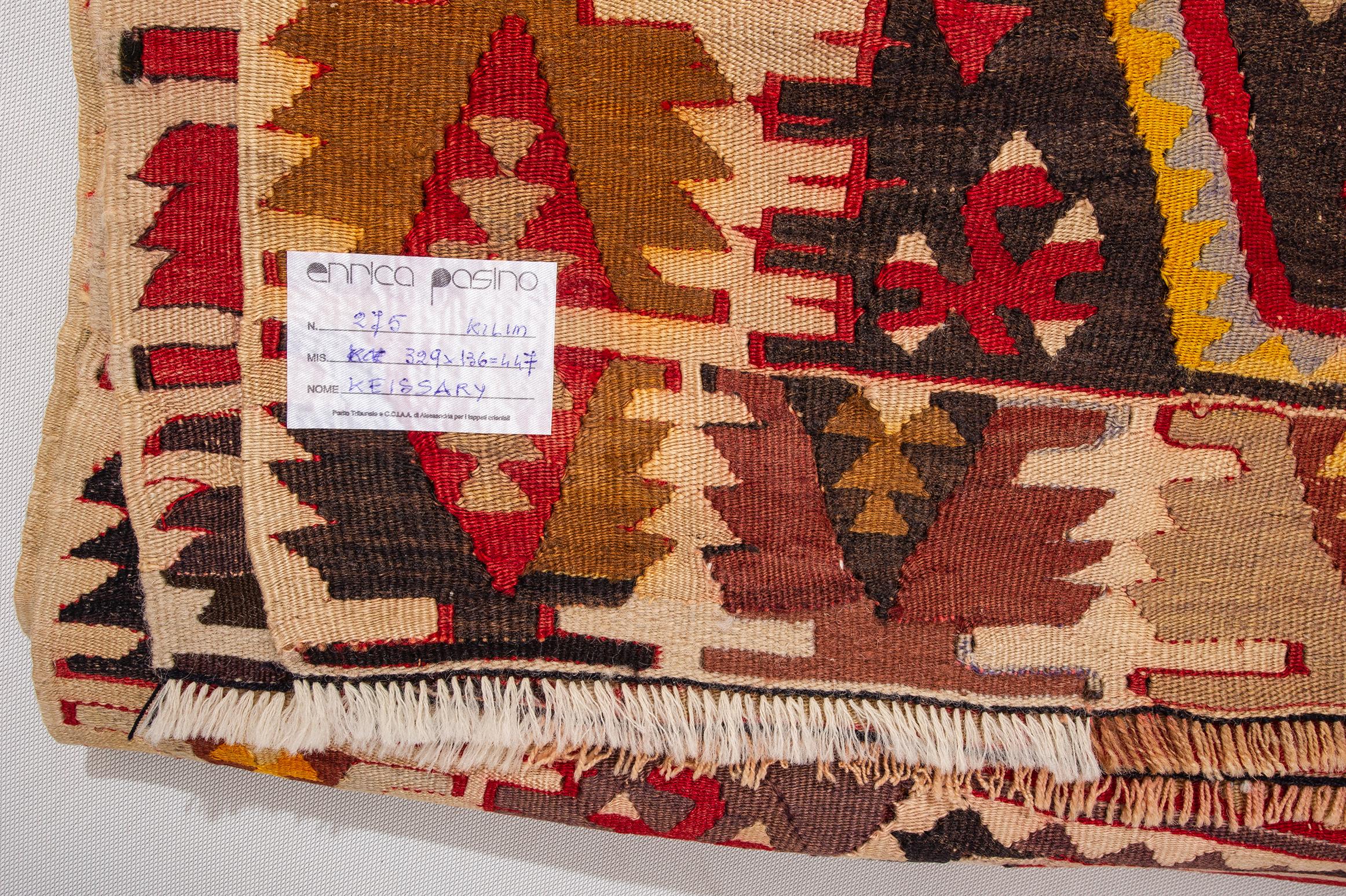 Pleasant kilim with vegetable colors, settable everywhere. The Keissary is one of the most famous kilims and carpets.
Interesting price for closing activities.
Magazine nr. 275 -
 