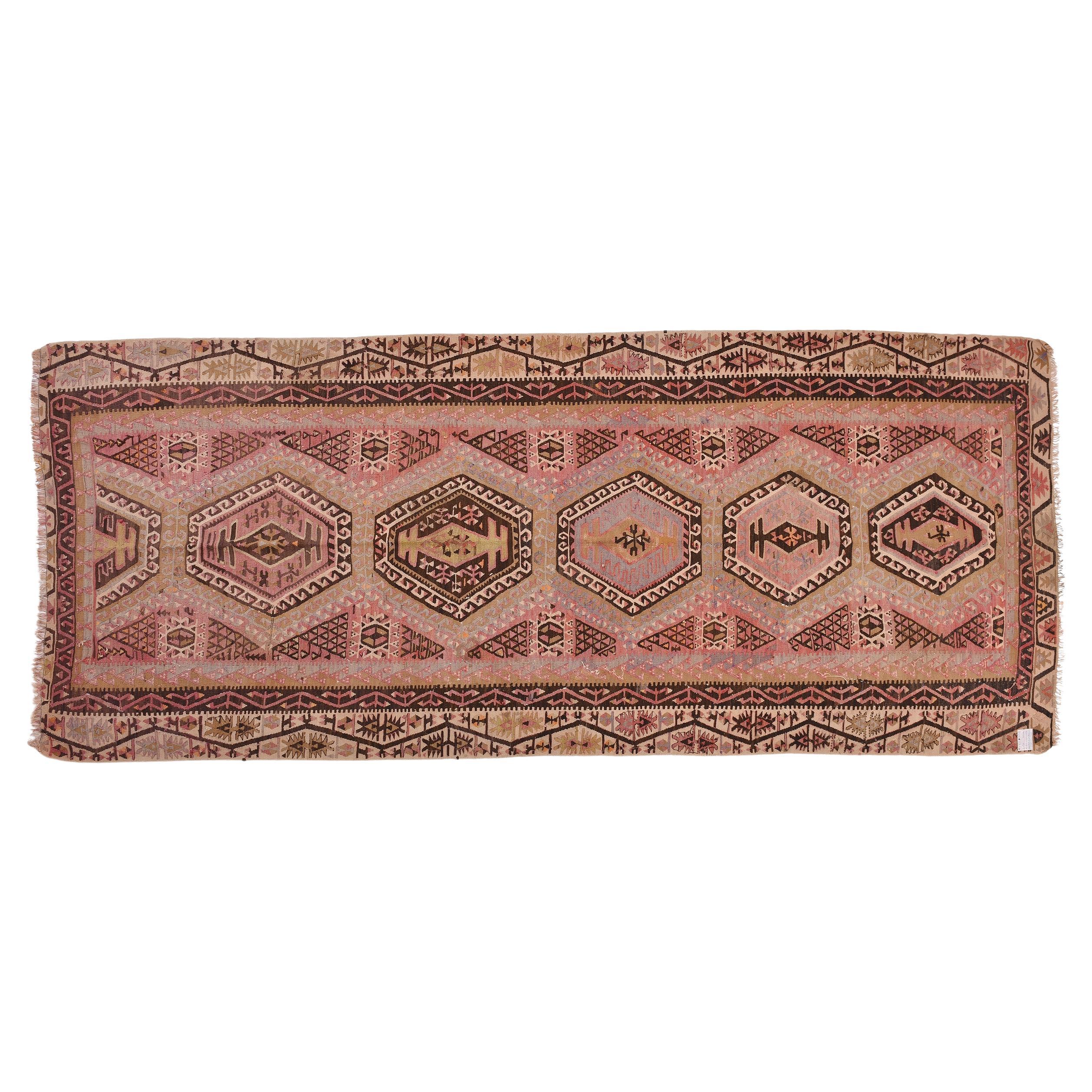 nr, 124 - Vintage kilim Keissary with soft colors, simple calm pleasant.  Suitable for a bedroom, study, wherever You want.  Interesting price because I want to close my activities.
I recommend placing it on the rubber undermat to avoid slipping.
