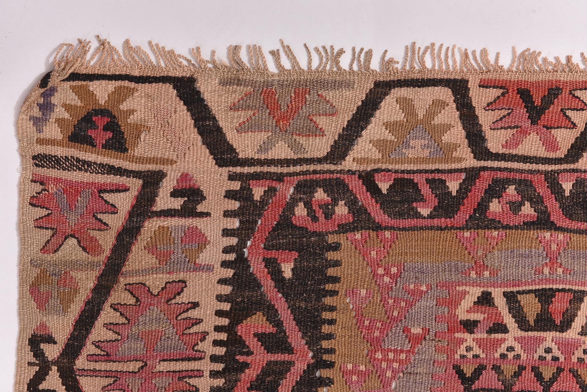 Old Kilim KEISSARY Runner In Excellent Condition For Sale In Alessandria, Piemonte