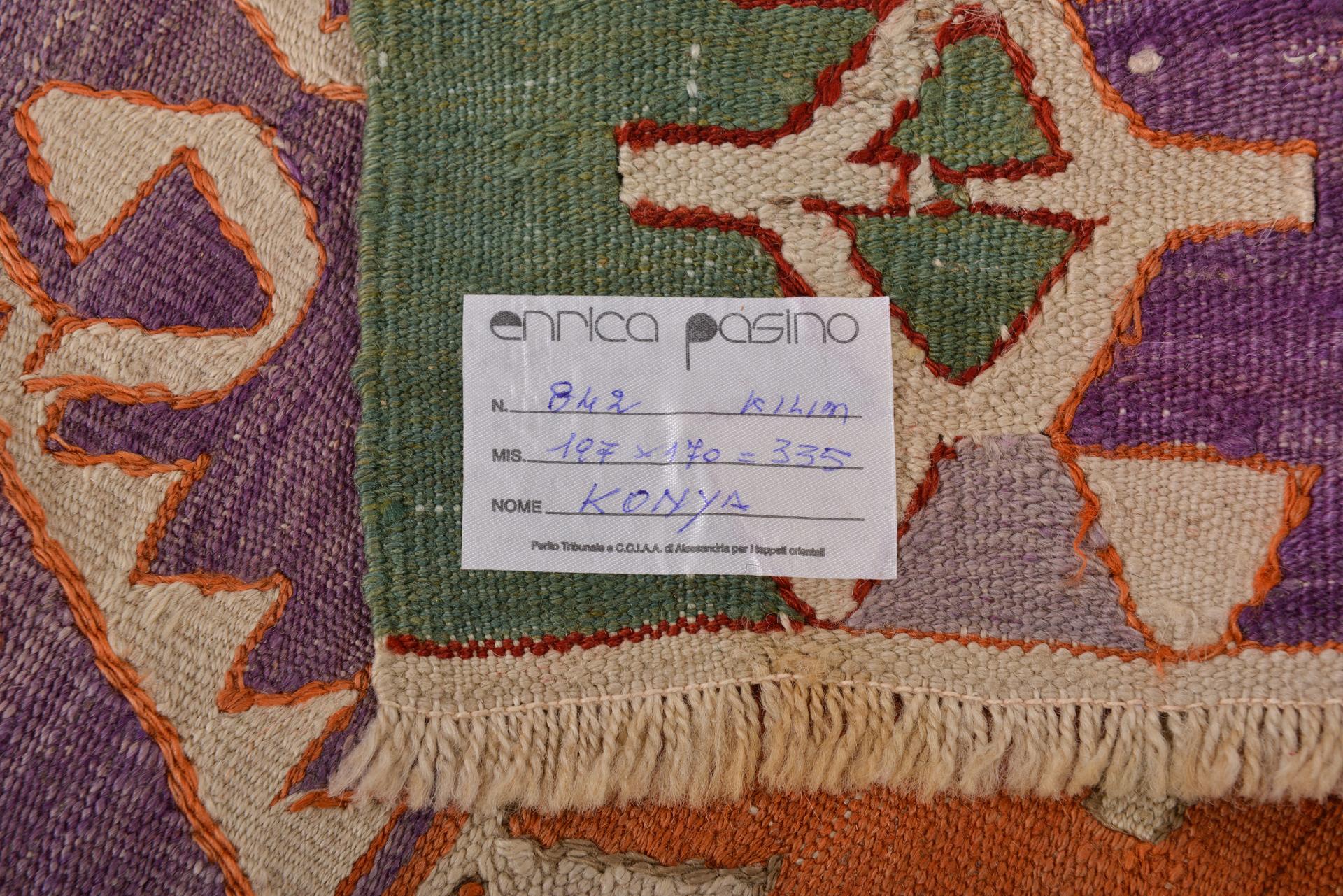 nr. 842 - Enchanting old kilim Konya : particular design and amazing colors - almost square measure.
Now the kilims are not only put on the floor, but also on the wall or laid on a sofa or on the bed.
As in the East!.
Now I wish to close my