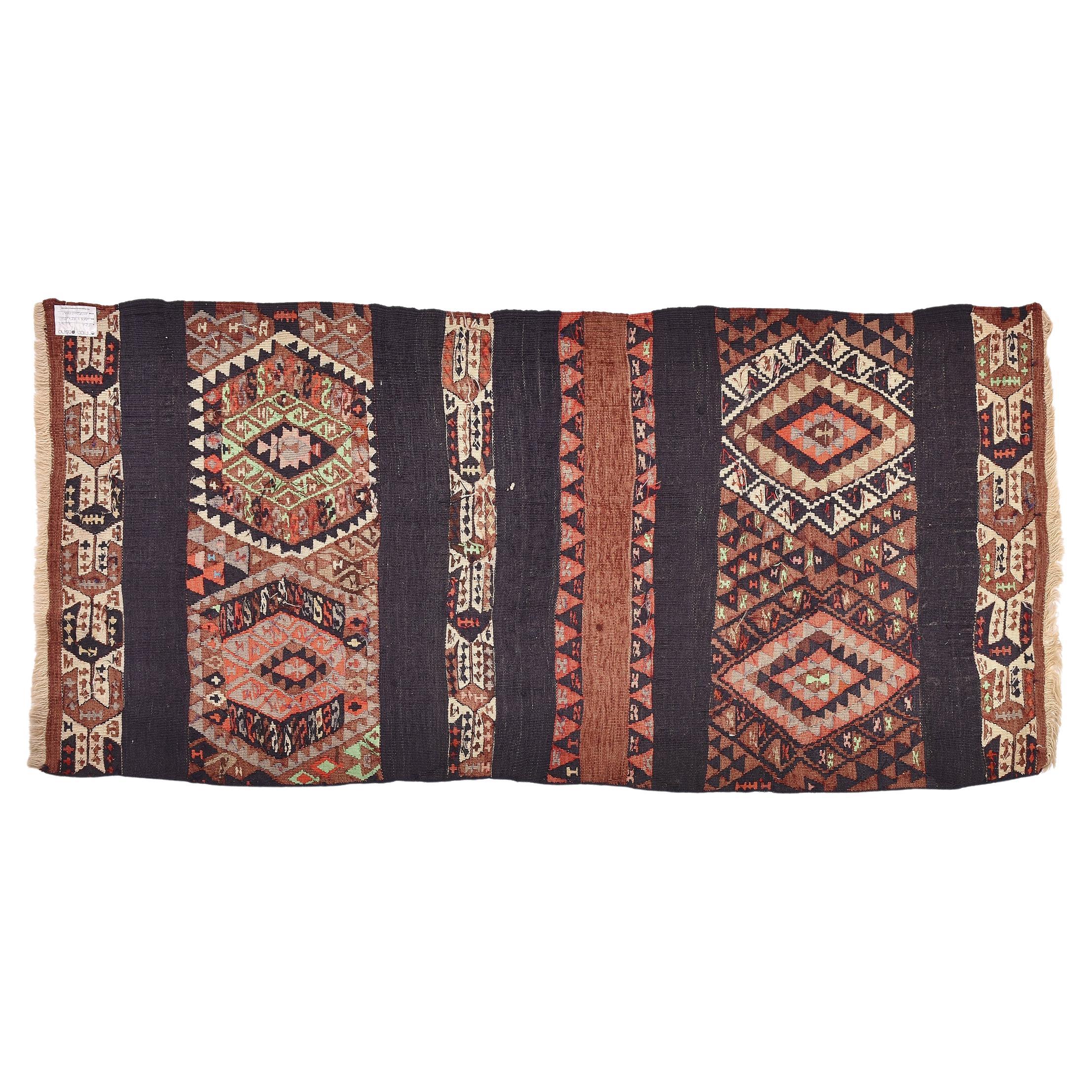 nr. 524 - Old nomadic kilim from Kurdestan; wool dyed with natural substances and geometrical design: simple but effective.  Nice size that can be set anywhere.
Now with a good price because I want to close my activities.