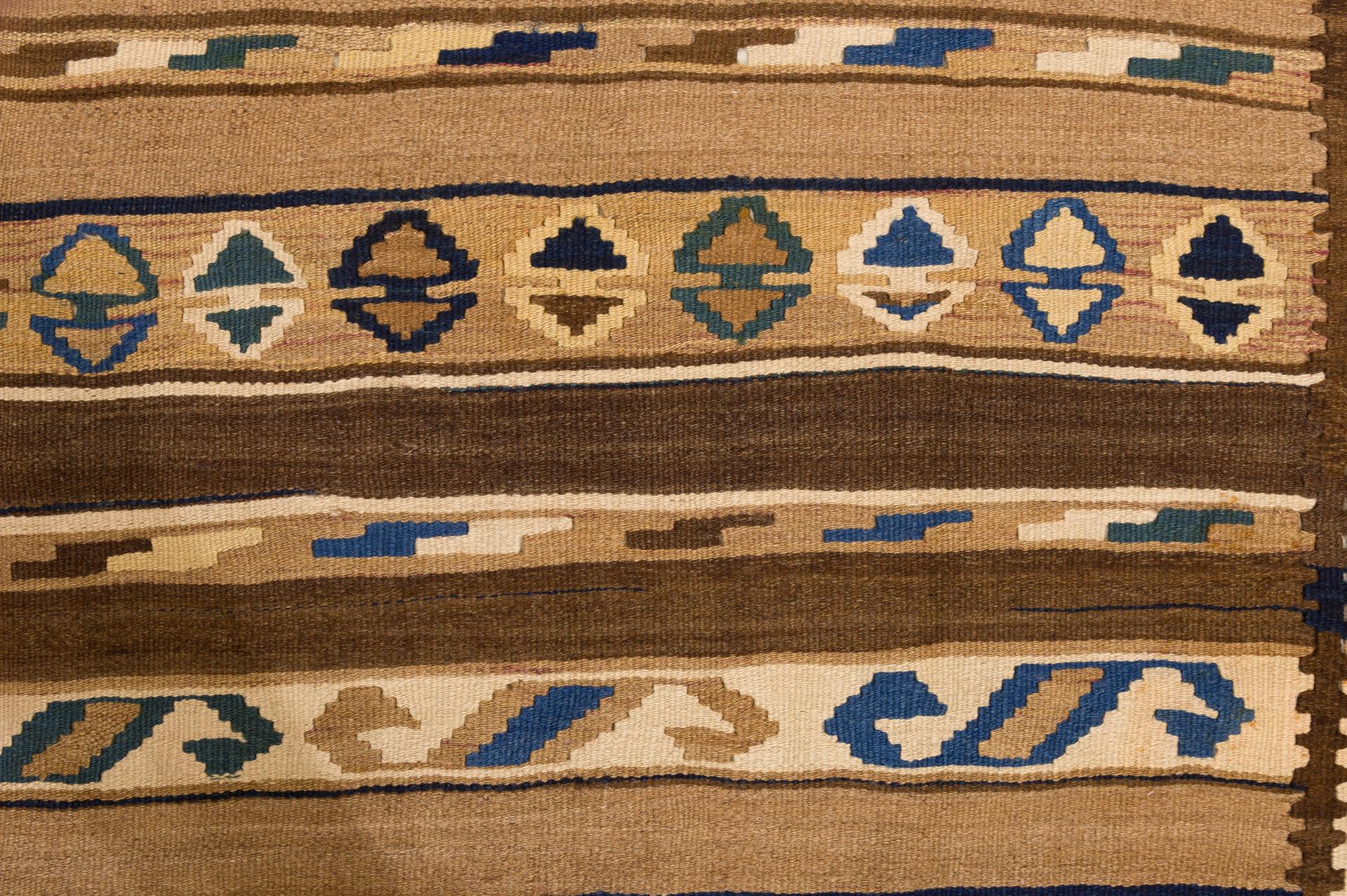 Azero Kilim curdo con lana di cammello naturale non colorata in vendita