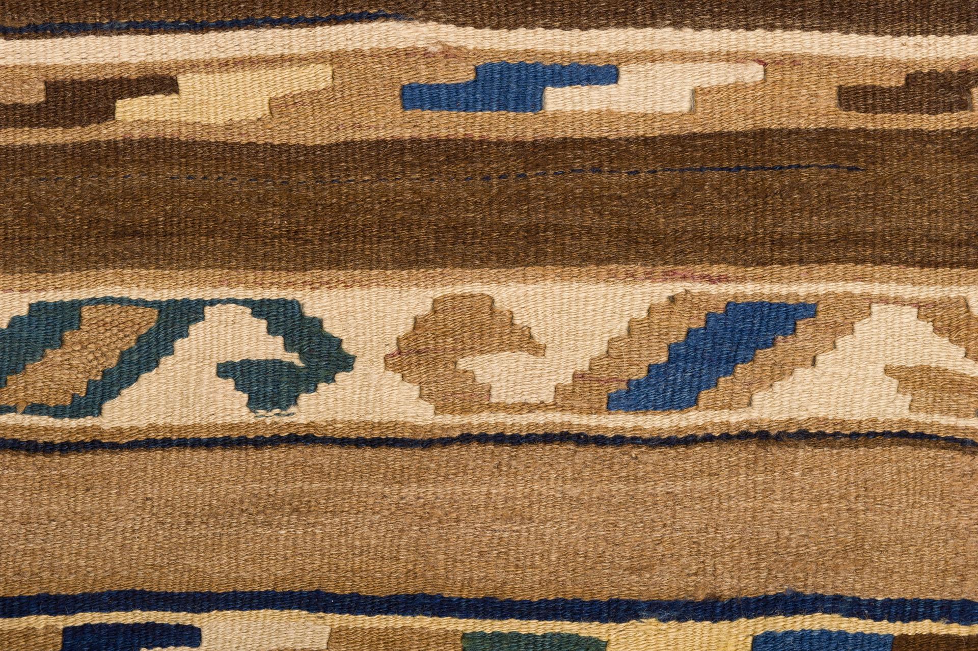 Tessuto a mano Kilim curdo con lana di cammello naturale non colorata in vendita