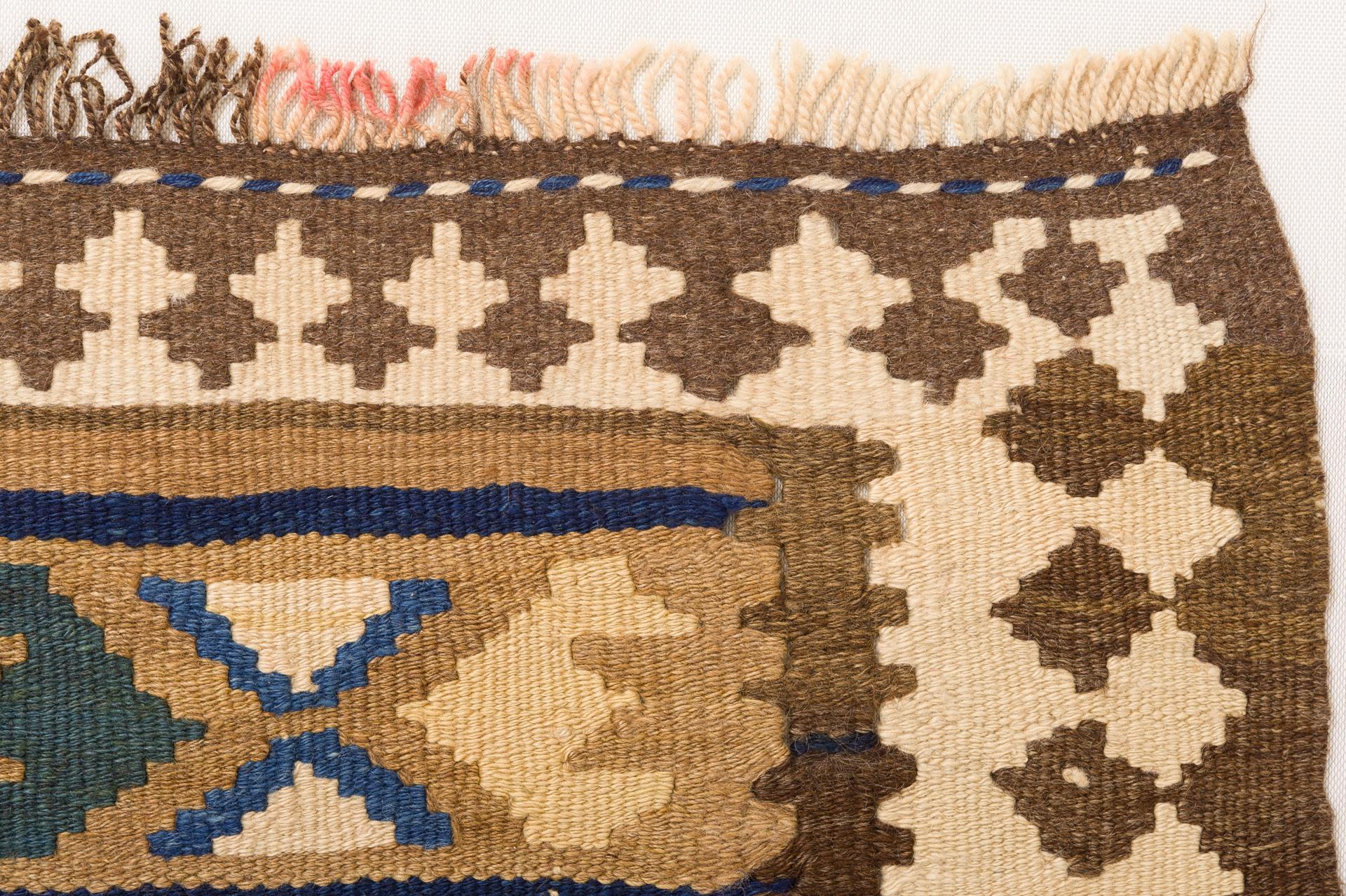Lana Kilim curdo con lana di cammello naturale non colorata in vendita