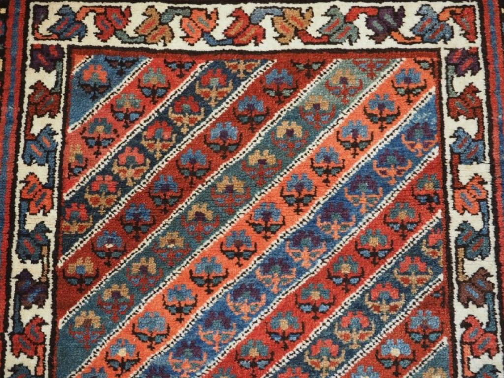 Old Kurdischer Teppich mit Diagonalstreifen-Design, Südkaukasus, um 1930 (Kaukasisch) im Angebot