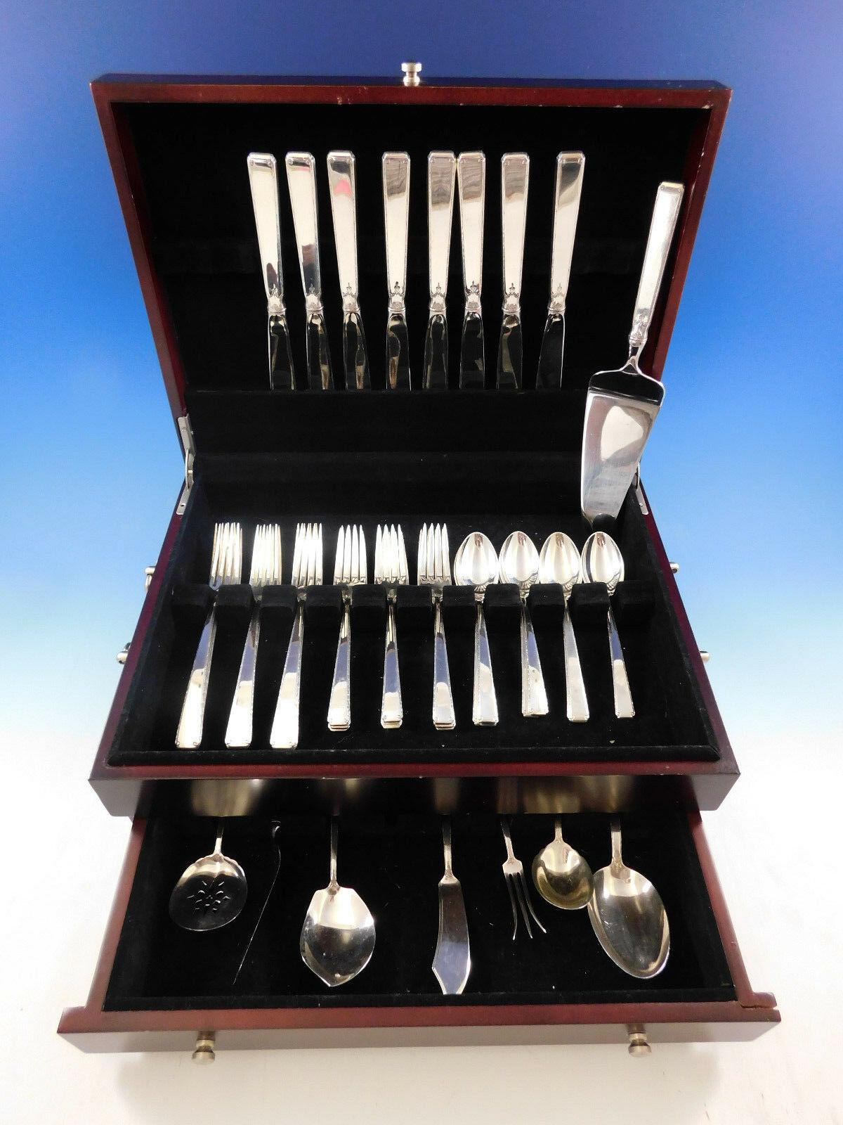 Exquisite old Lace by Towle sterling silver flatware set, 40 pieces. This set includes:

8 knives, 9