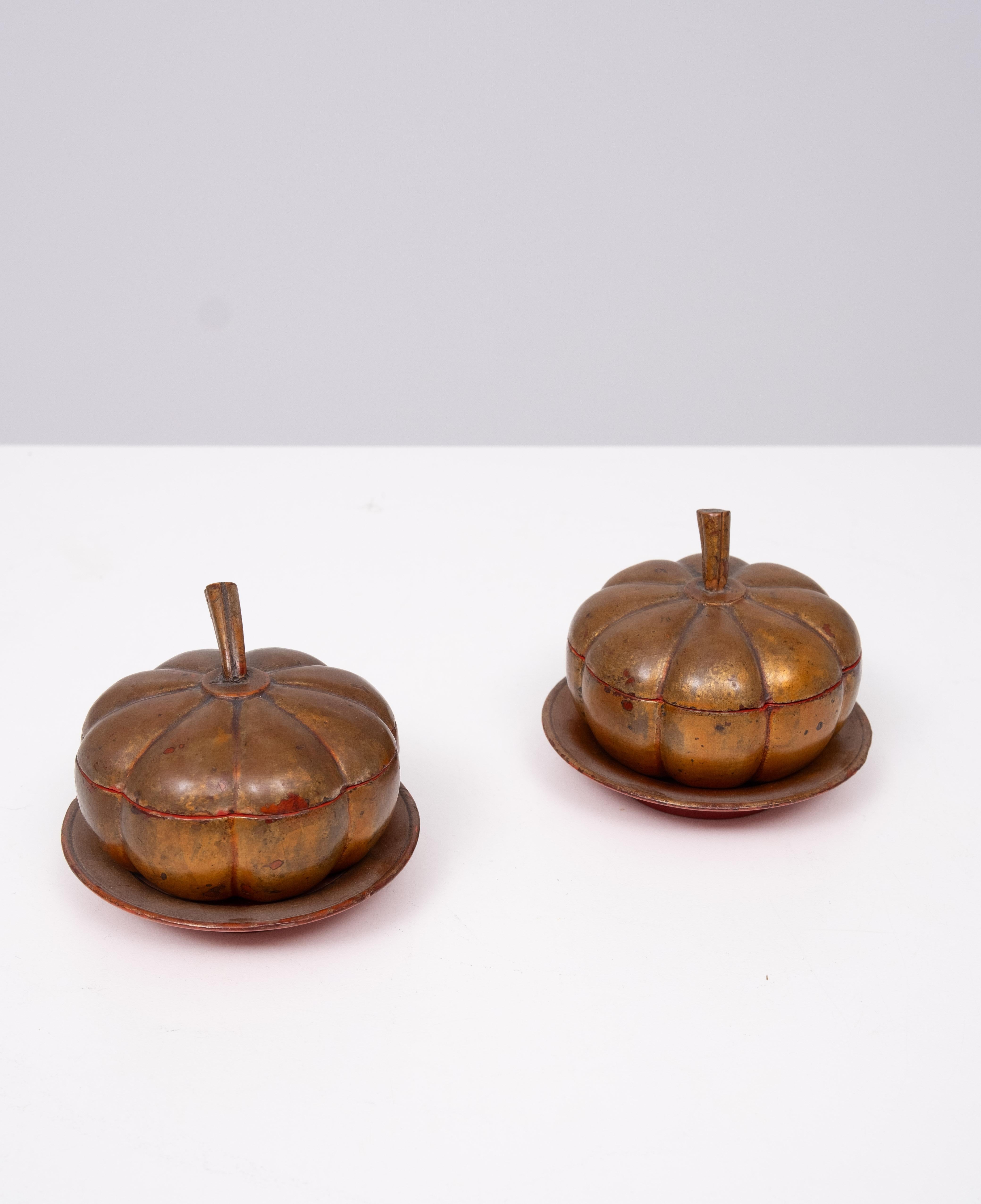 Old Lacquer Pumpkin Shape Lidded Box  China   In Good Condition For Sale In Den Haag, NL