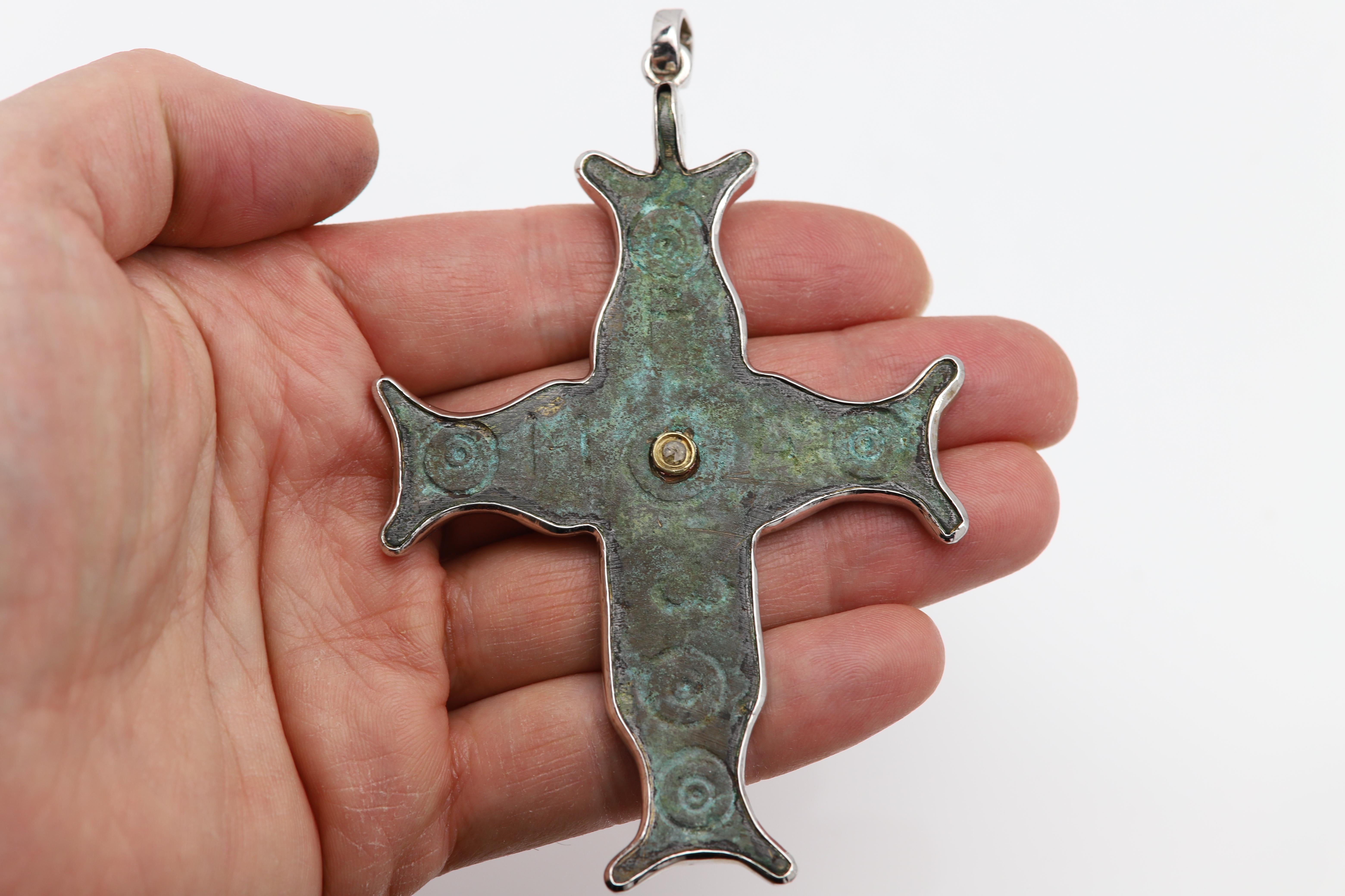 Taglio vecchia miniera Antica croce bizantina di grandi dimensioni da 4 pollici in stile romano A. Silver e 18 carati in vendita