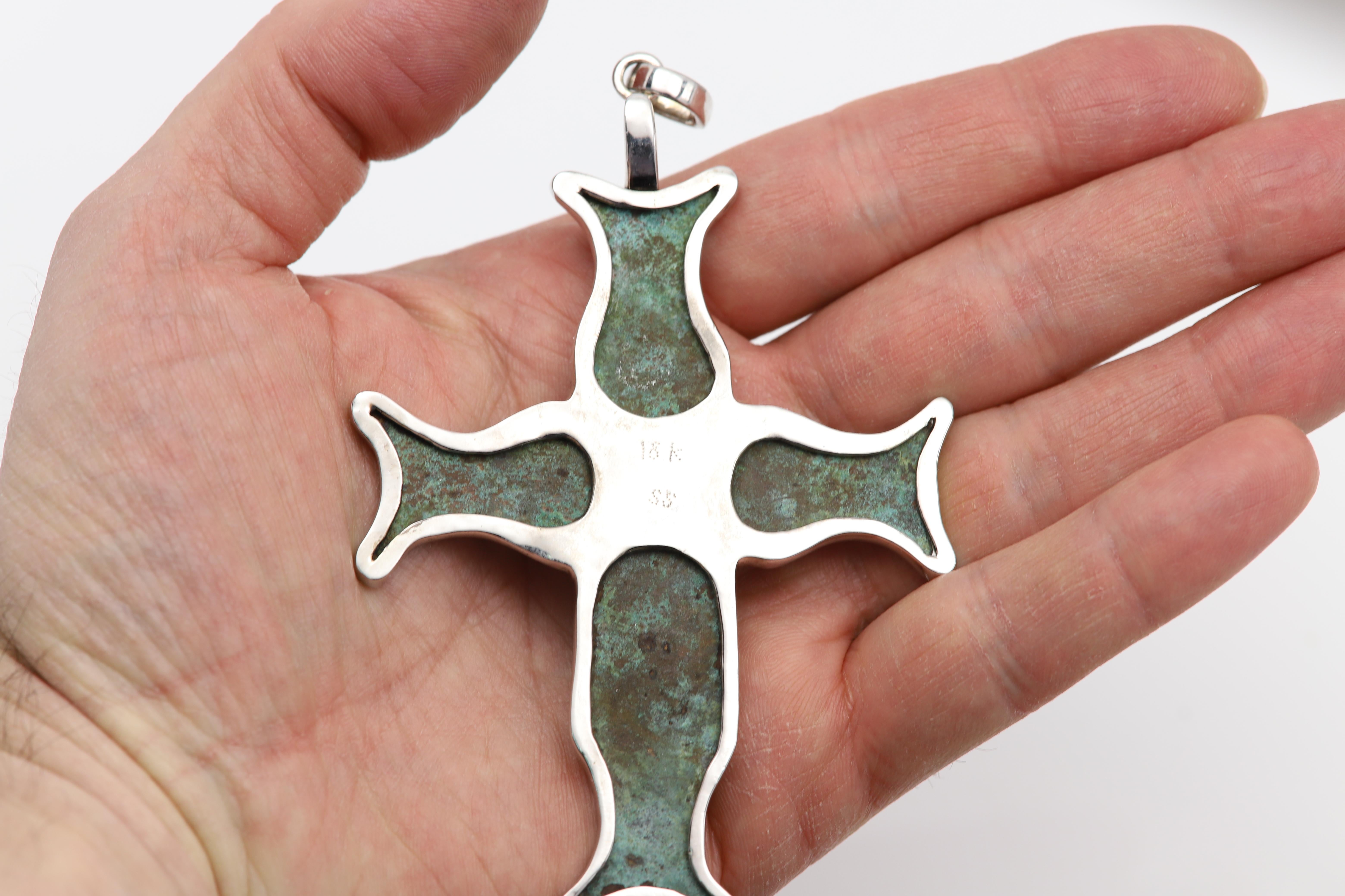 Antica croce bizantina di grandi dimensioni da 4 pollici in stile romano A. Silver e 18 carati In condizioni discrete in vendita a Brooklyn, NY