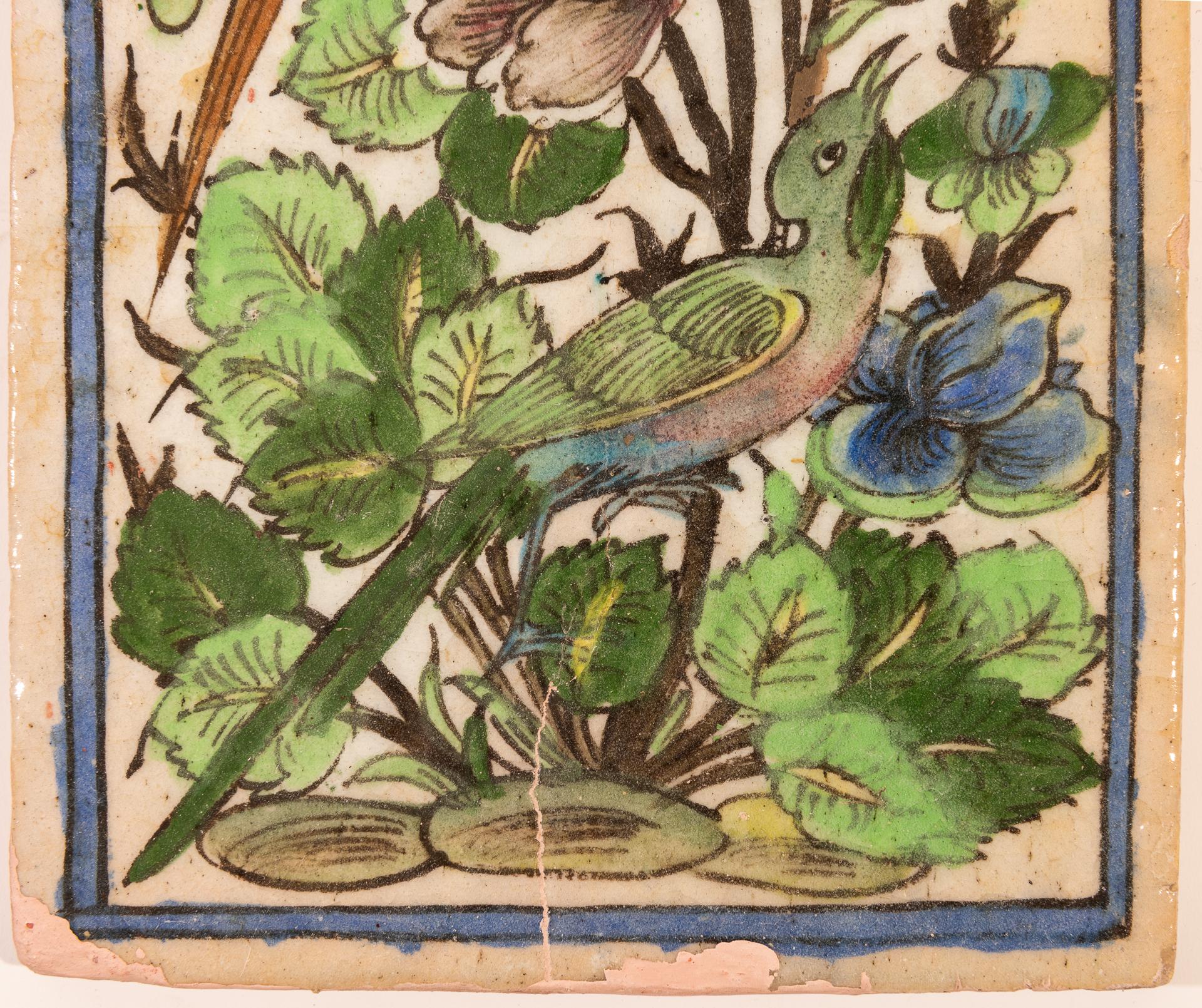 Vecchia piastrella in ceramica dipinta a mano di grandi dimensioni con fiori e uccelli.
Guarda gli altri che ho pubblicato.

rif. O/5353.