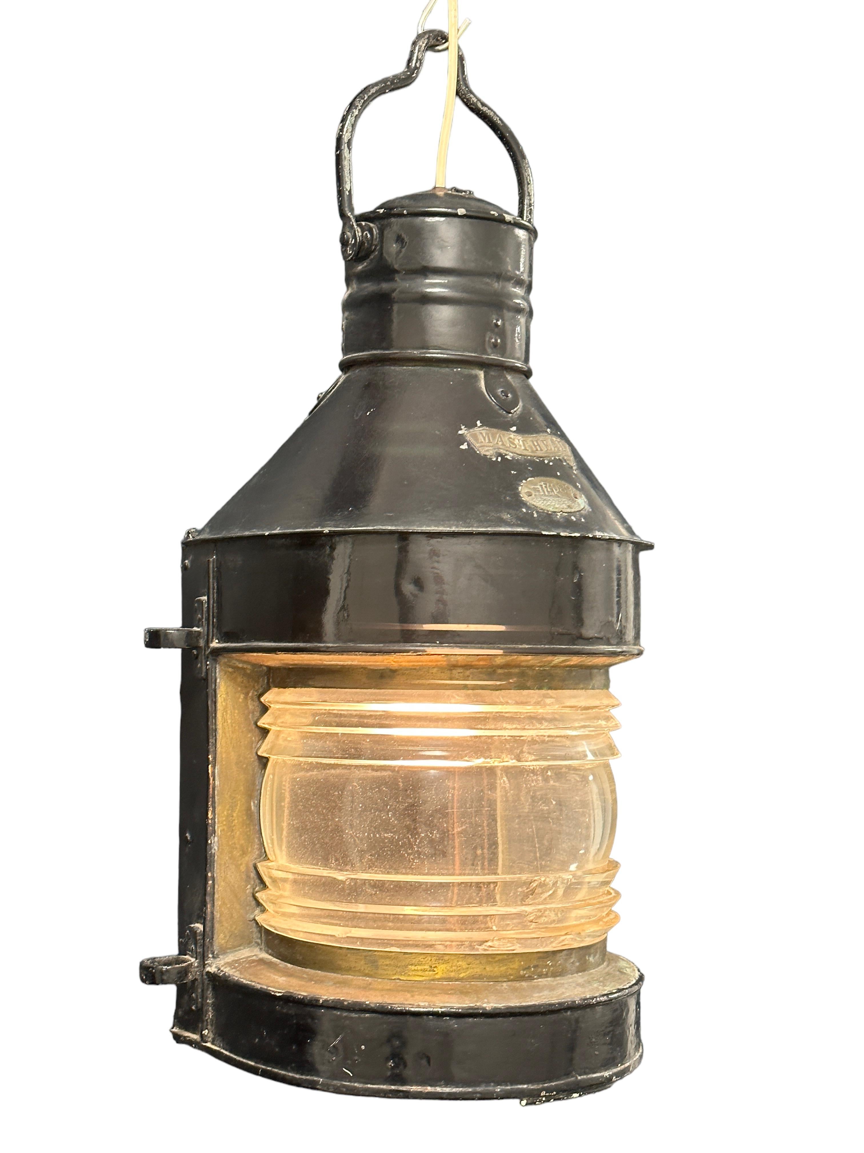 Anglais Ancienne grande lampe de bateau nautique Masthead, article de décoration de style industriel vintage en vente