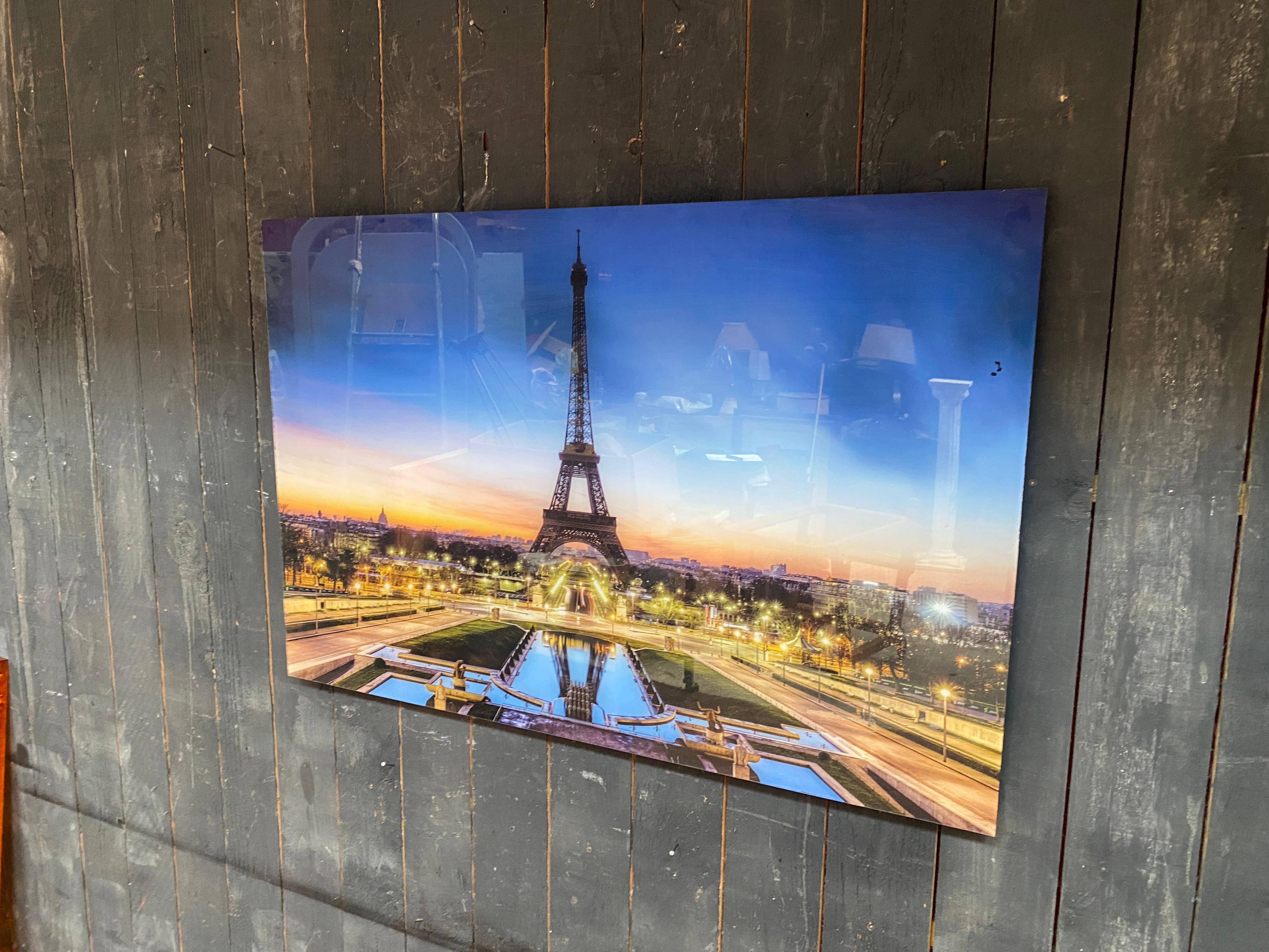 Old large silkscreen print on plexiglass representing the Eiffel Tower In Good Condition For Sale In Saint-Ouen, FR
