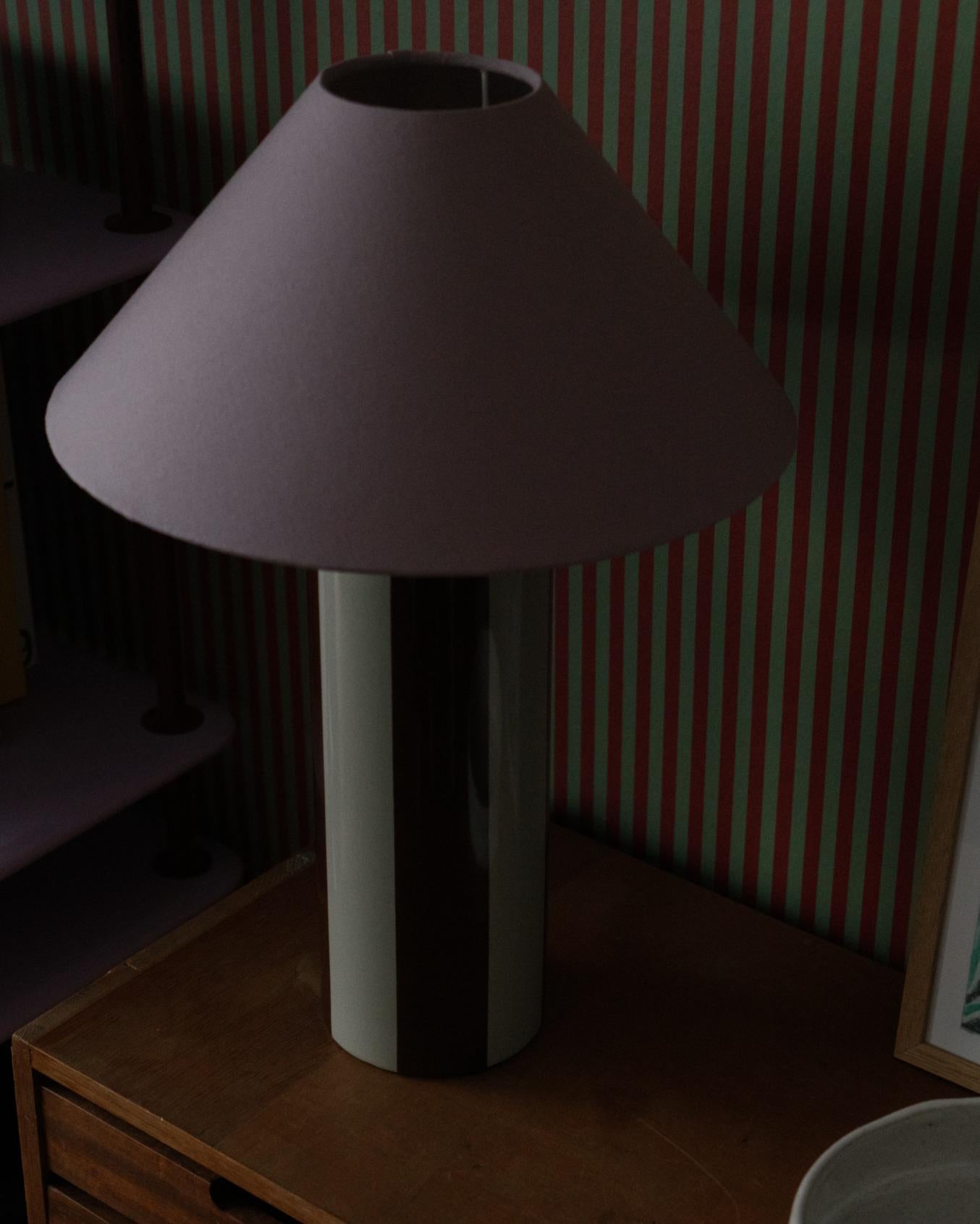 Lampada da tavolo Old Lilac Ombrellina Chicory di Mattina Moderna In condizioni Nuovo a Geneve, CH