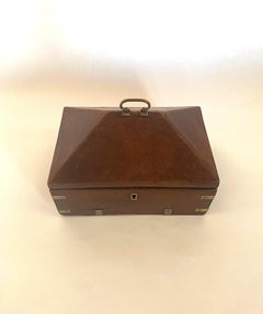 Alte Campaigner-Box aus Mahagoni und Messing