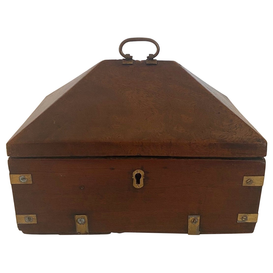 Old Mahogany and Brass Campaign Box en venta