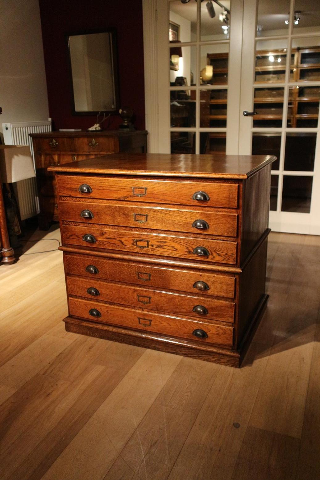 Old oak chest of drawers especially for maps and/o drawings. Cabinet consists of 2 parts. Entirely in perfect condition.
Origin: England
Period: Approx. 1940
Size 95cm x 68cm x H.88cm.