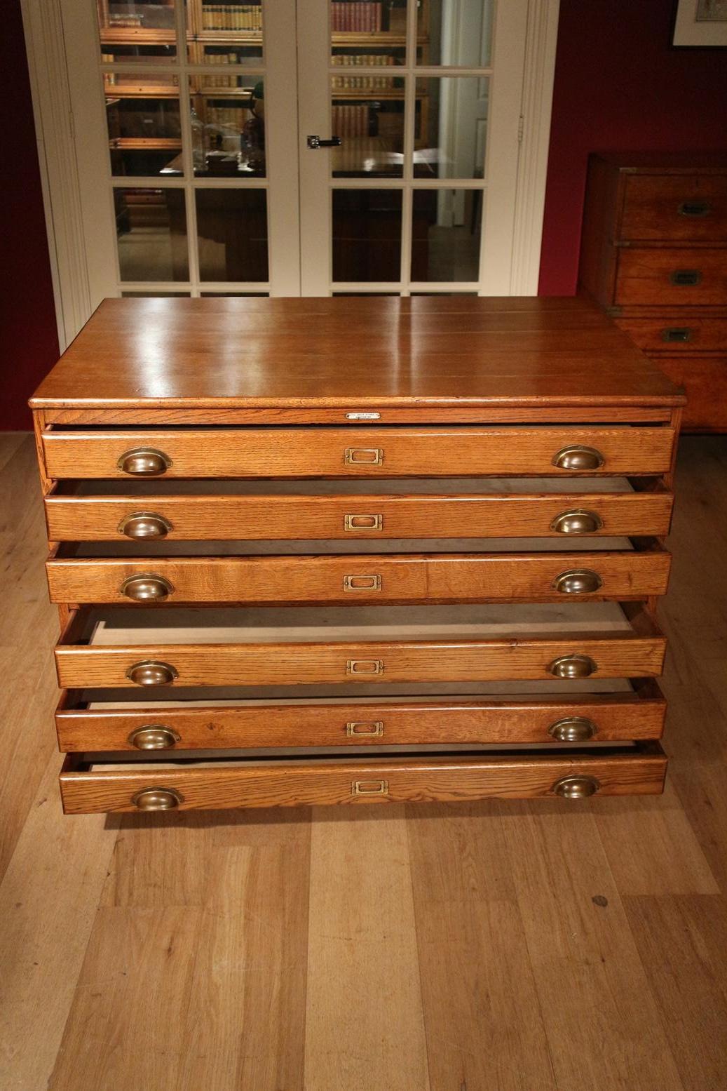 Oak Old Map Chest