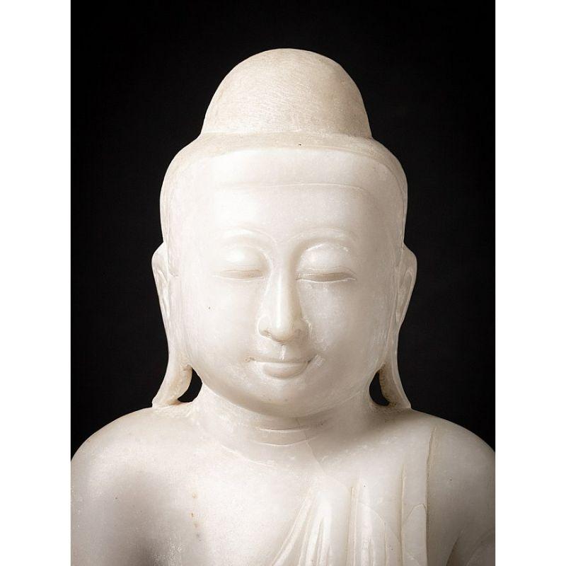Old marble Burmese Buddha statue from Burma In Good Condition For Sale In DEVENTER, NL