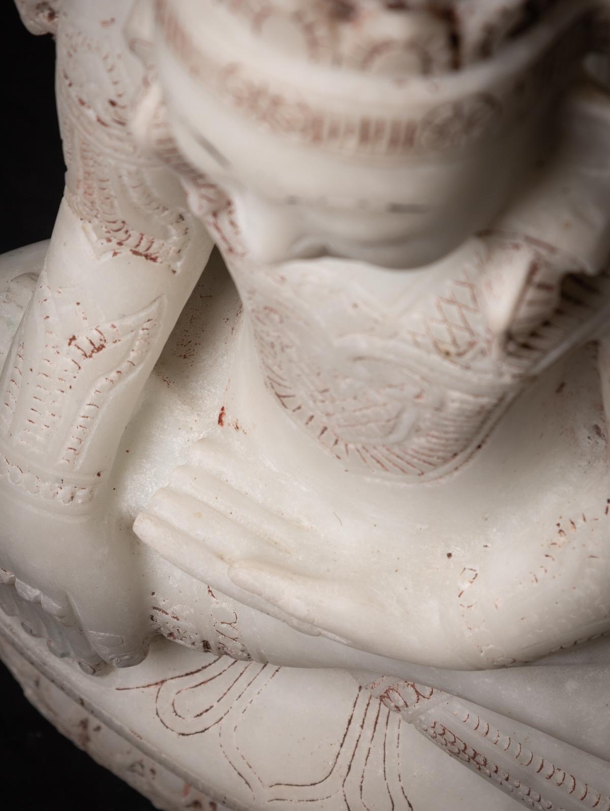 statue de Bouddha birman couronné en marbre ancien de Birmanie en vente 12
