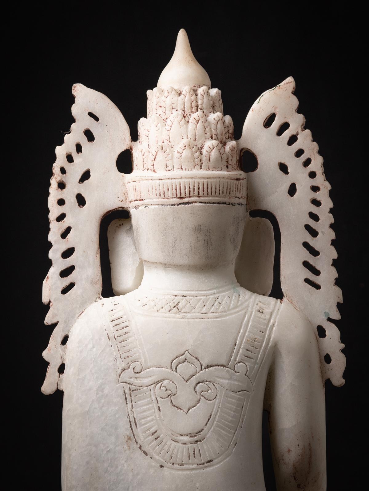 statue de Bouddha birman couronné en marbre ancien de Birmanie en vente 13