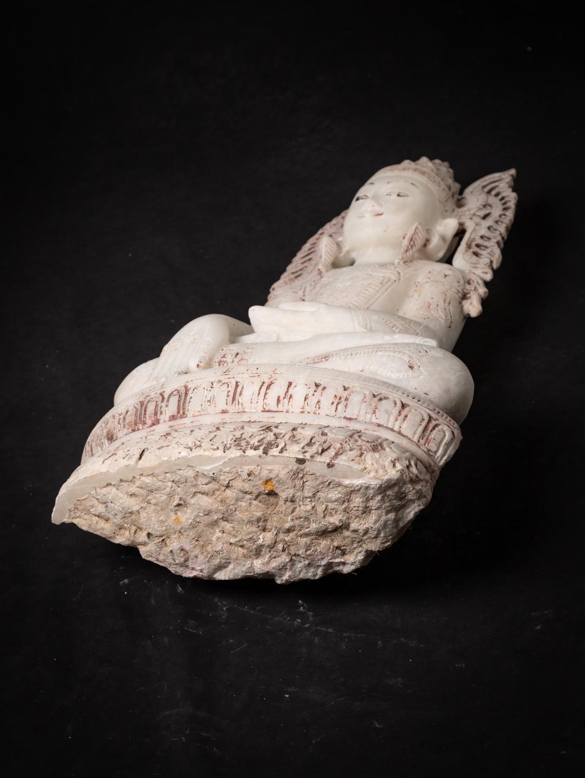 statue de Bouddha birman couronné en marbre ancien de Birmanie en vente 15