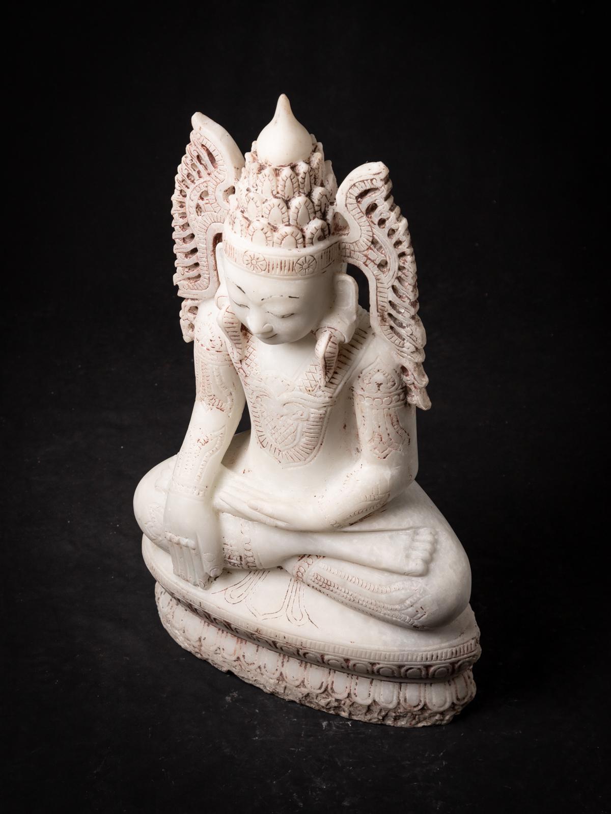 statue de Bouddha birman couronné en marbre ancien de Birmanie en vente 1